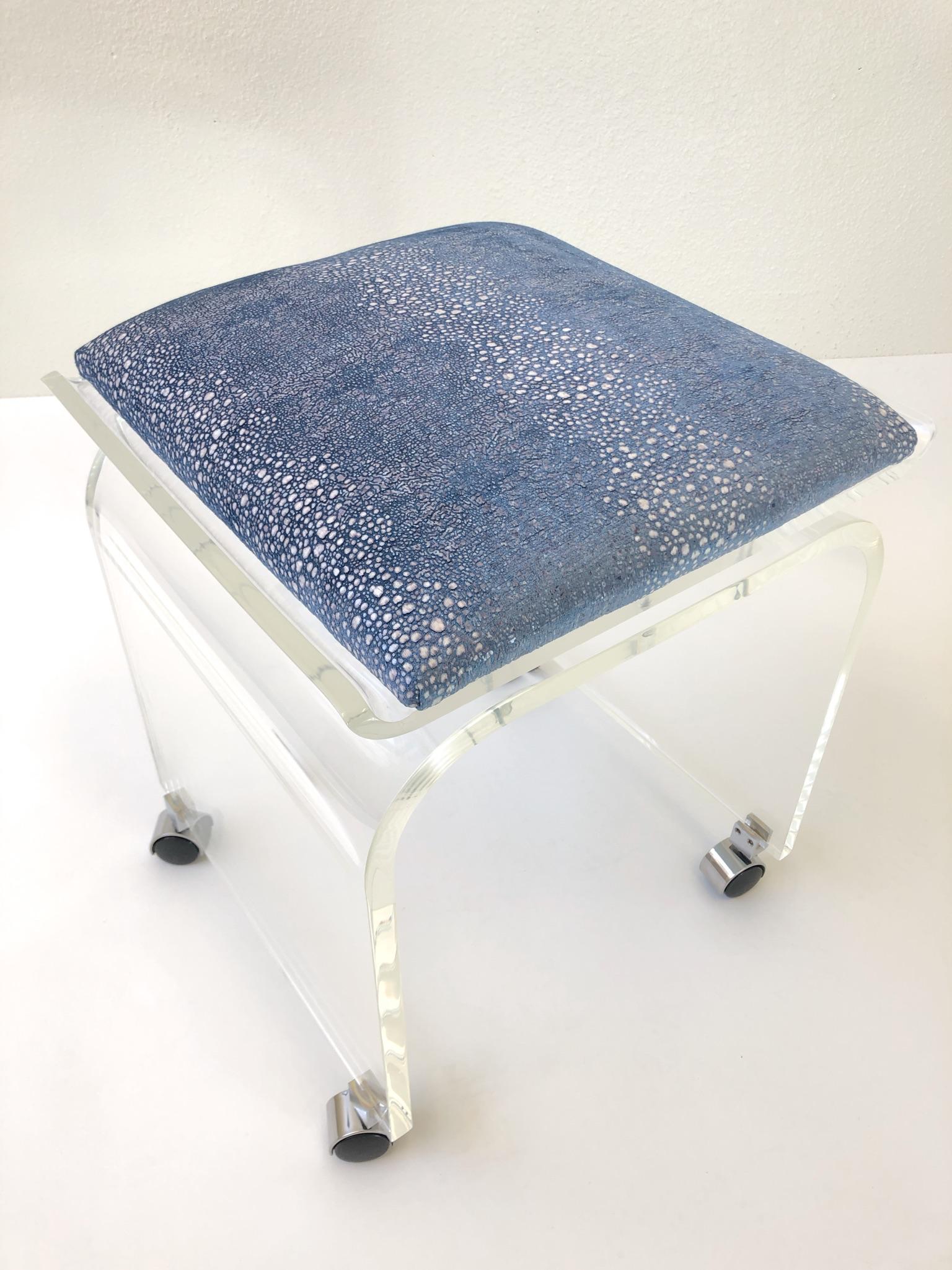 Swivel Clear Lucite Waterfall Vanity Stool by Charles Hollis Jones In Good Condition For Sale In Palm Springs, CA