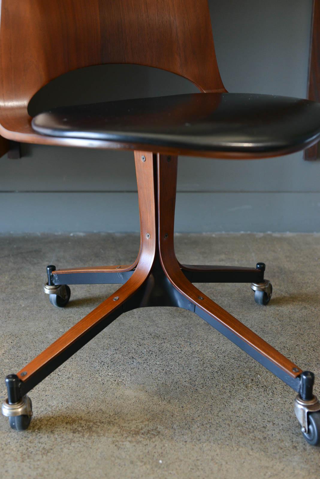Swivel Desk Chair by George Mulhauser for Plycraft, 1965 In Good Condition In Costa Mesa, CA