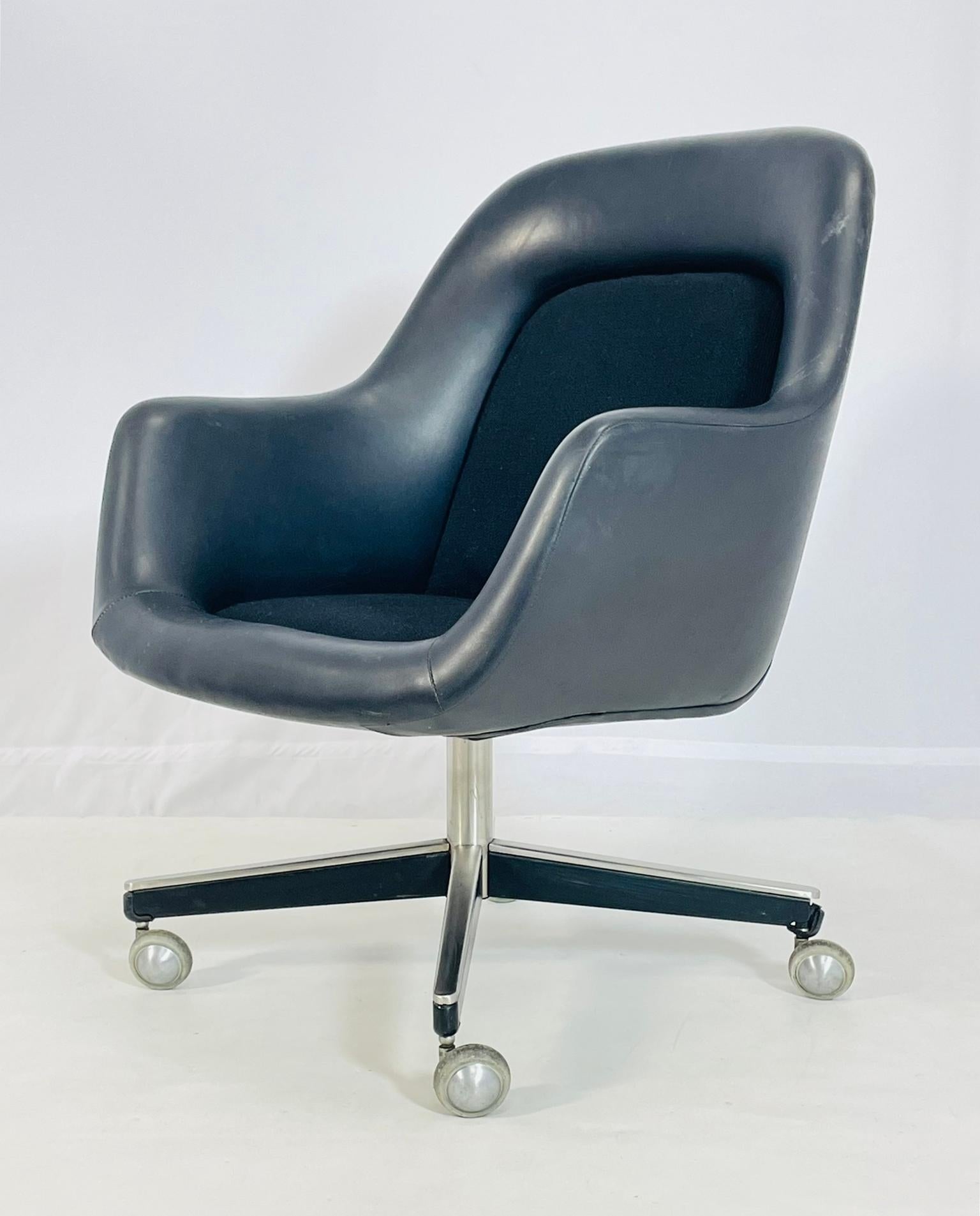 Drehbarer Schreibtischstuhl von Max Pearson für Knoll International, USA 1970 im Zustand „Relativ gut“ im Angebot in Los Angeles, CA