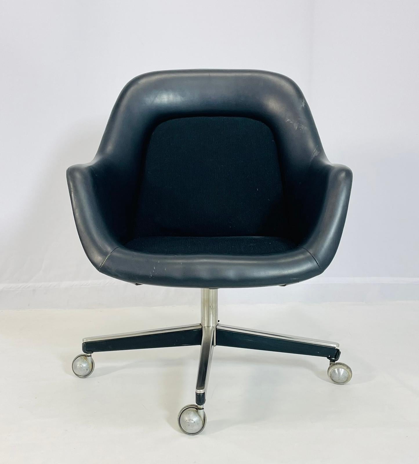Drehbarer Schreibtischstuhl von Max Pearson für Knoll International, USA 1970 (Ende des 20. Jahrhunderts) im Angebot