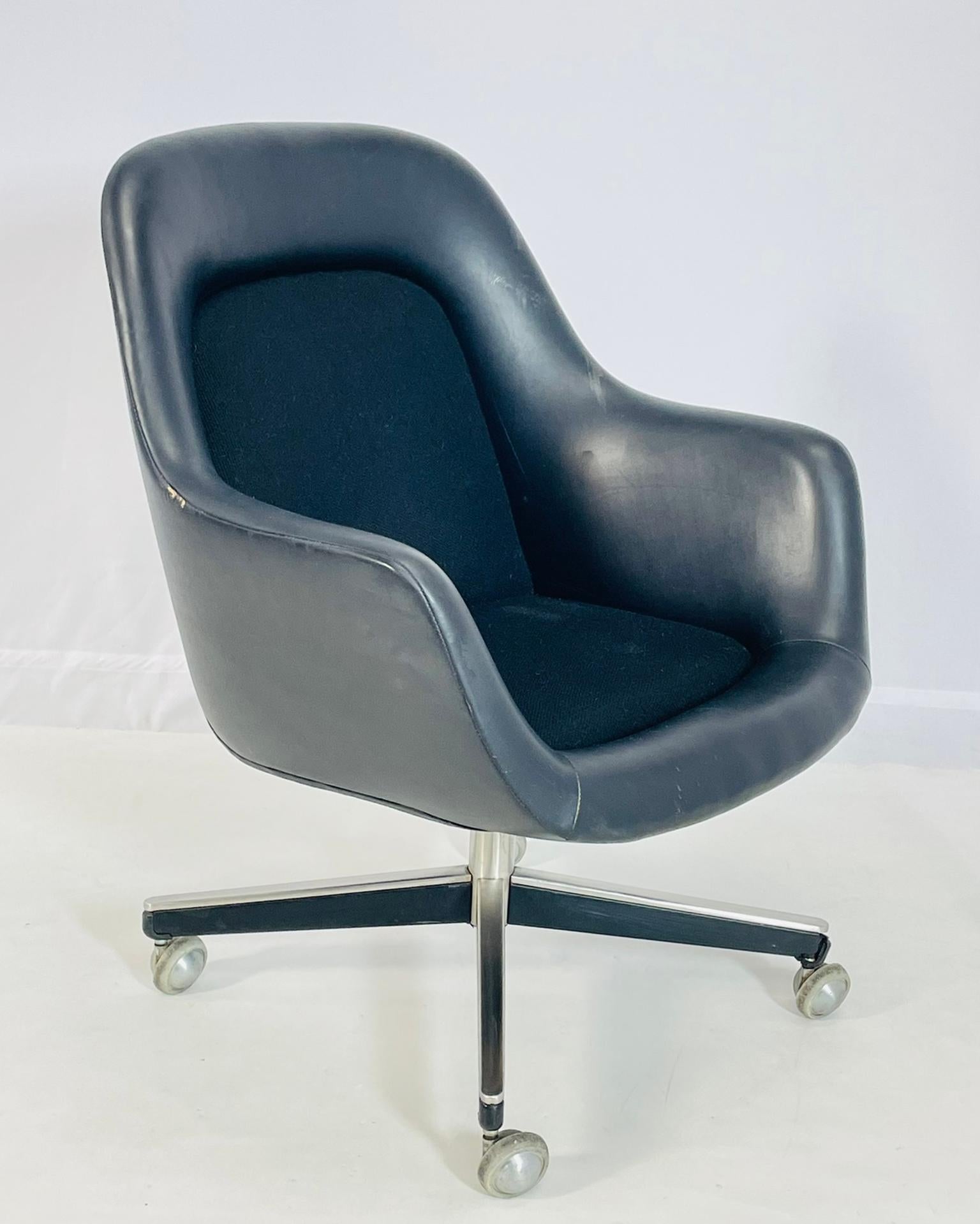 Drehbarer Schreibtischstuhl von Max Pearson für Knoll International, USA 1970 (Stahl) im Angebot