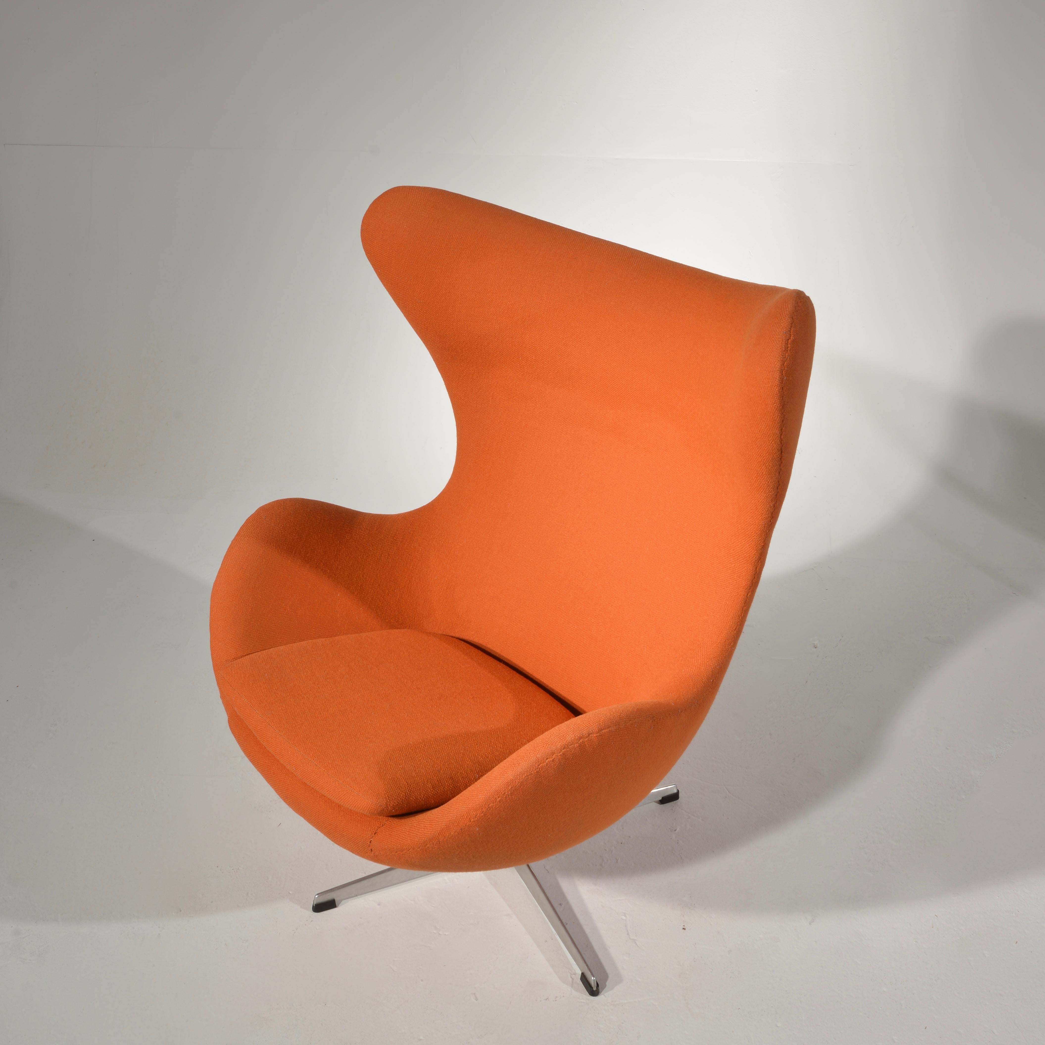 Mid-20th Century Swivel Egg Chair by Arne Jacobsen