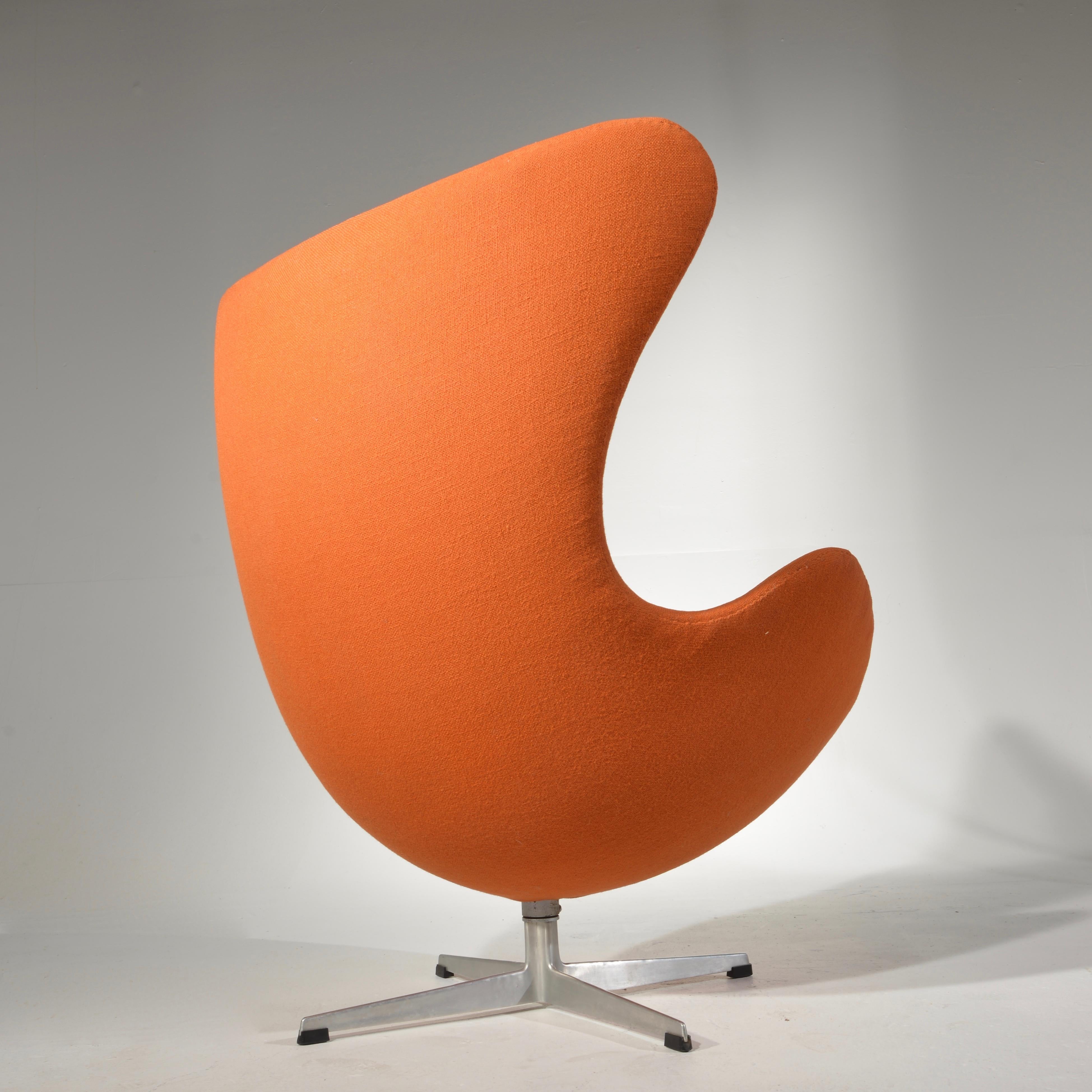 Swivel Egg Chair by Arne Jacobsen 1