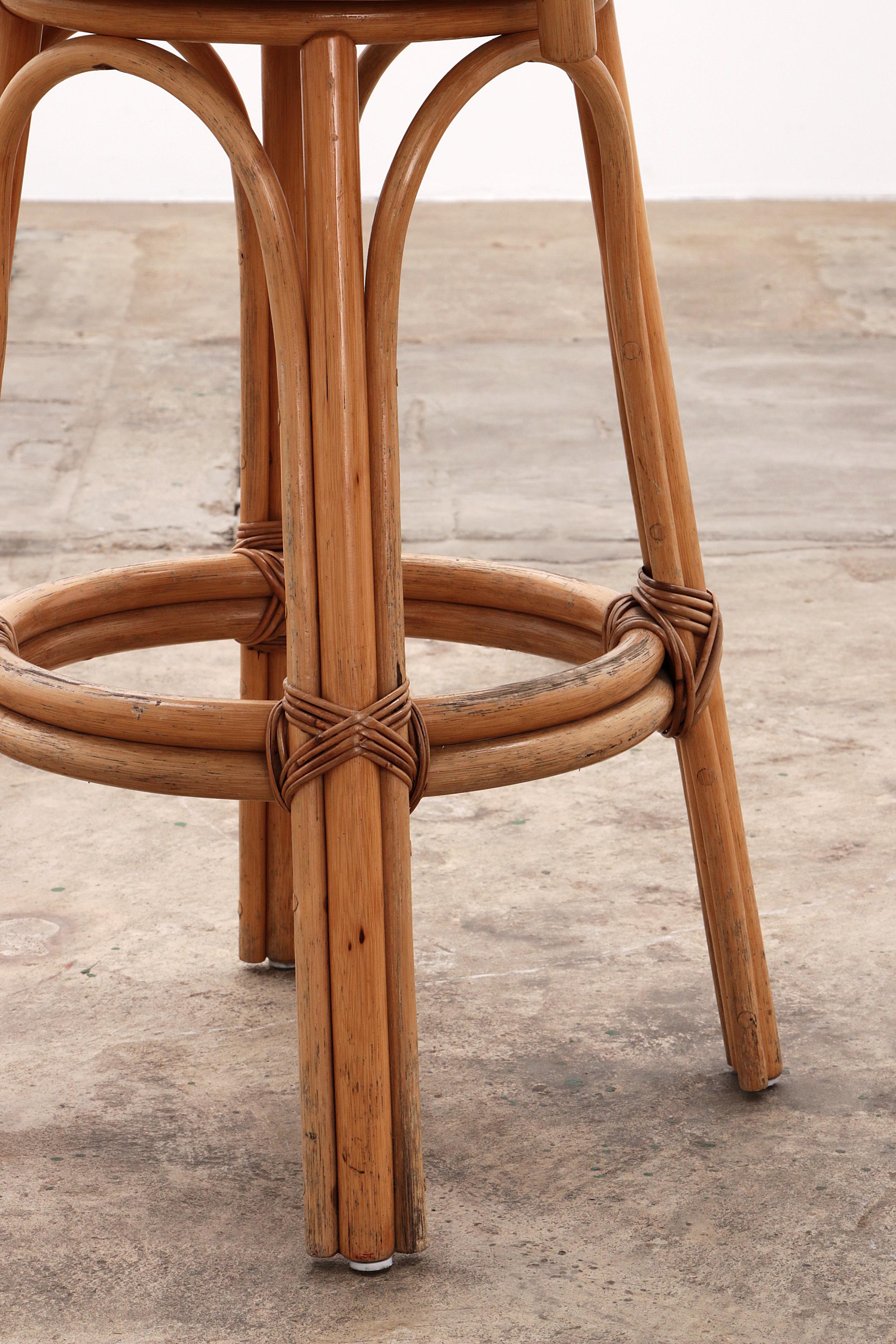 Swivel French bar stools in bohemian style with bamboo frame For Sale 3