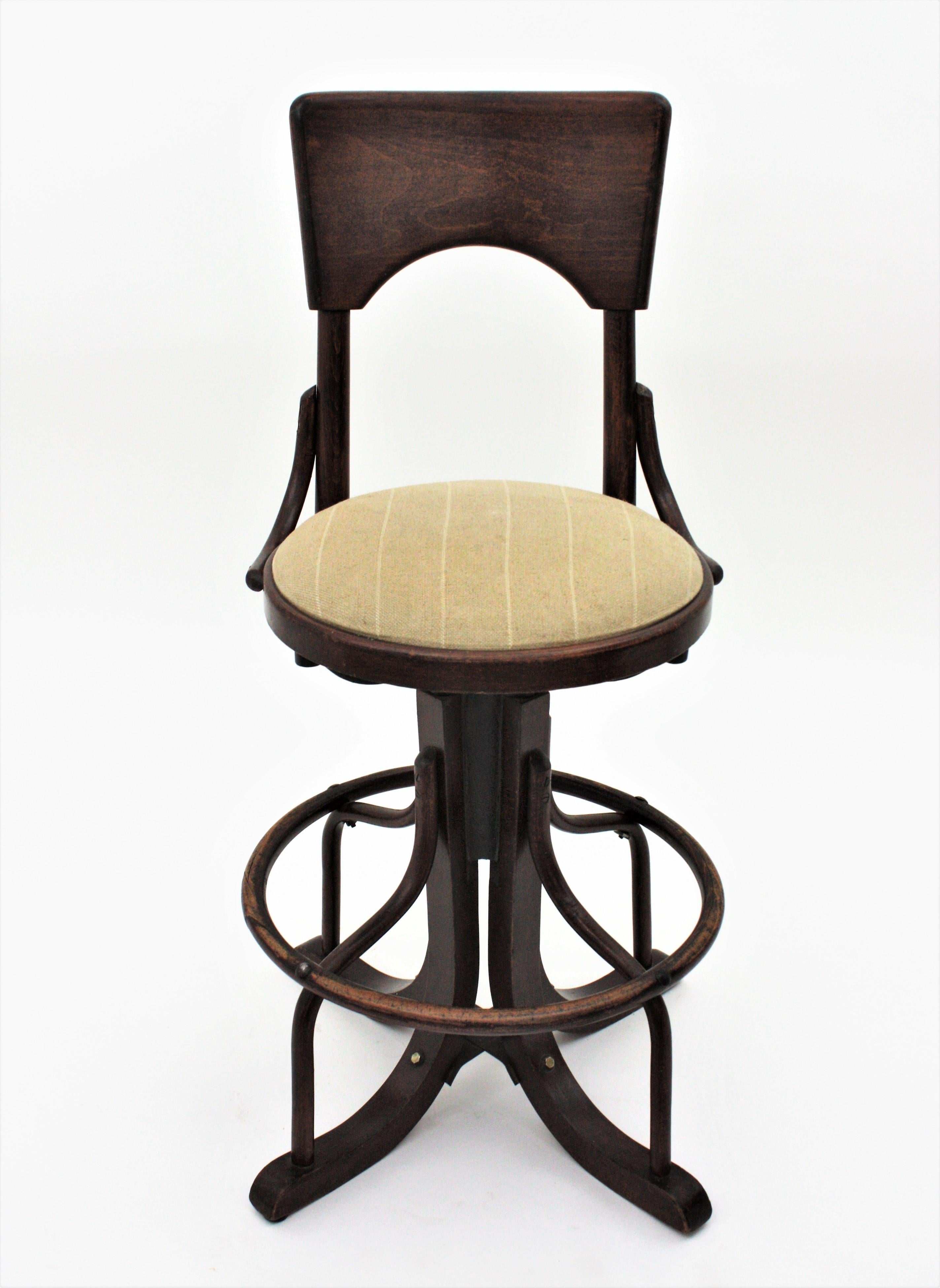 Swivel High Stool in Bentwood In Good Condition For Sale In Barcelona, ES