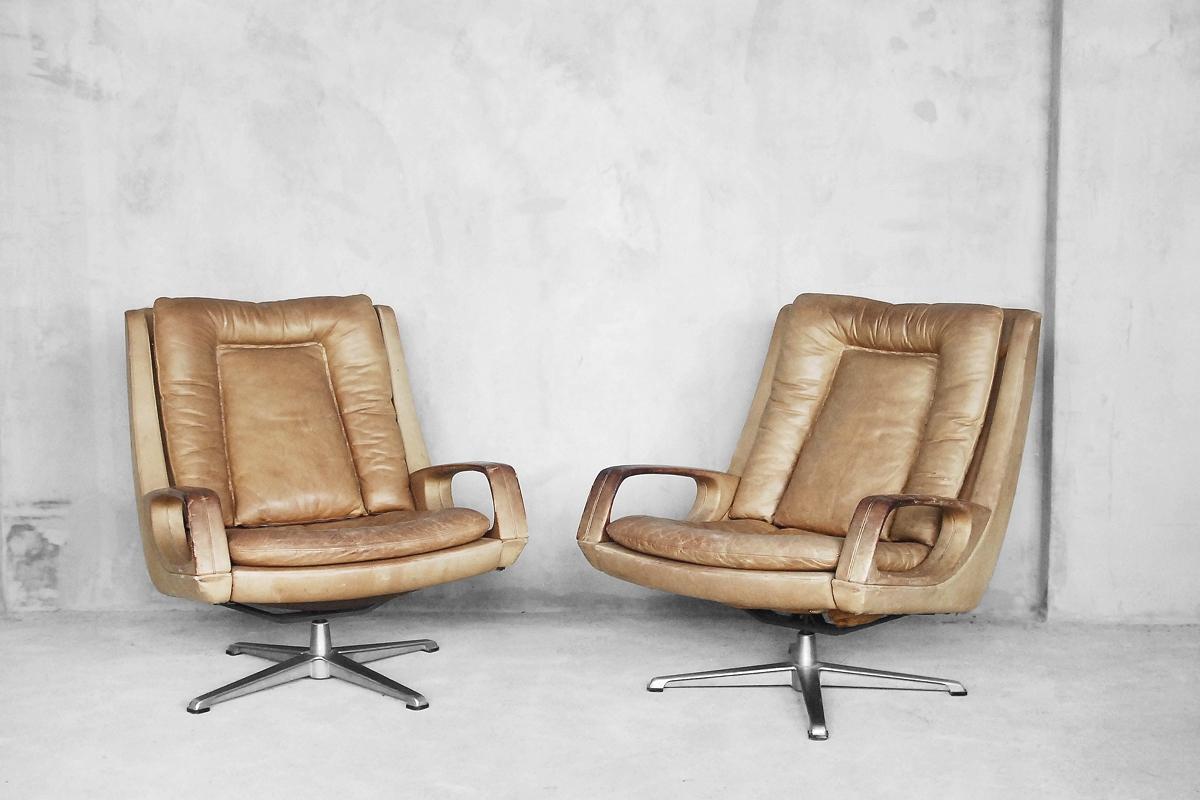 Mid-20th Century Swivel Leather Chairs by Carl Straub, 1950s, Set of Two For Sale