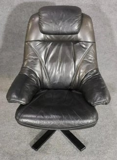 Swivel Leather Lounge W/ Ottoman