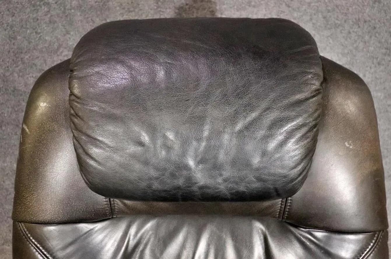 Swivel Leather Lounge W/ Ottoman In Good Condition For Sale In Brooklyn, NY