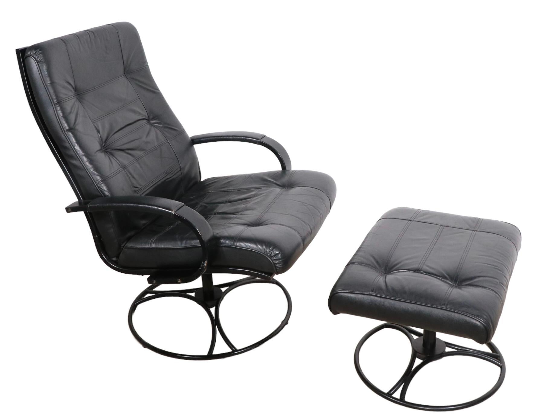 Sedia da salotto girevole e ottomana Made in Sweden di IKEA, 1970/1980 ca. in vendita 5