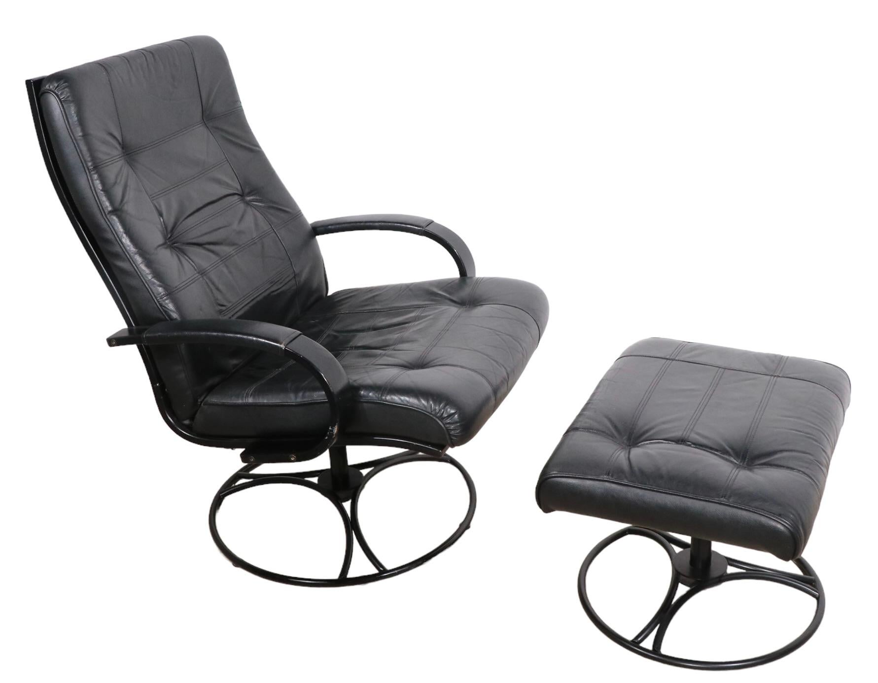 Fauteuil de salon et repose-pieds pivotant fabriqués en Suède par IKEA vers les années 1970/1980 en vente 4