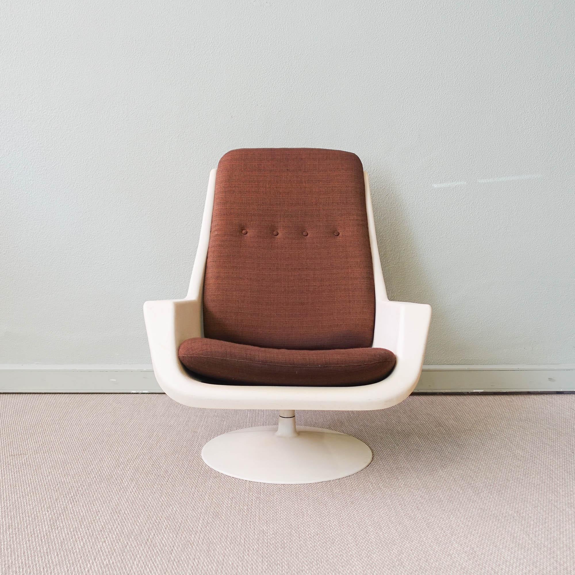 Metal Swivel Lounge Chair and Side Table by Robin Day for Hille, 1970s