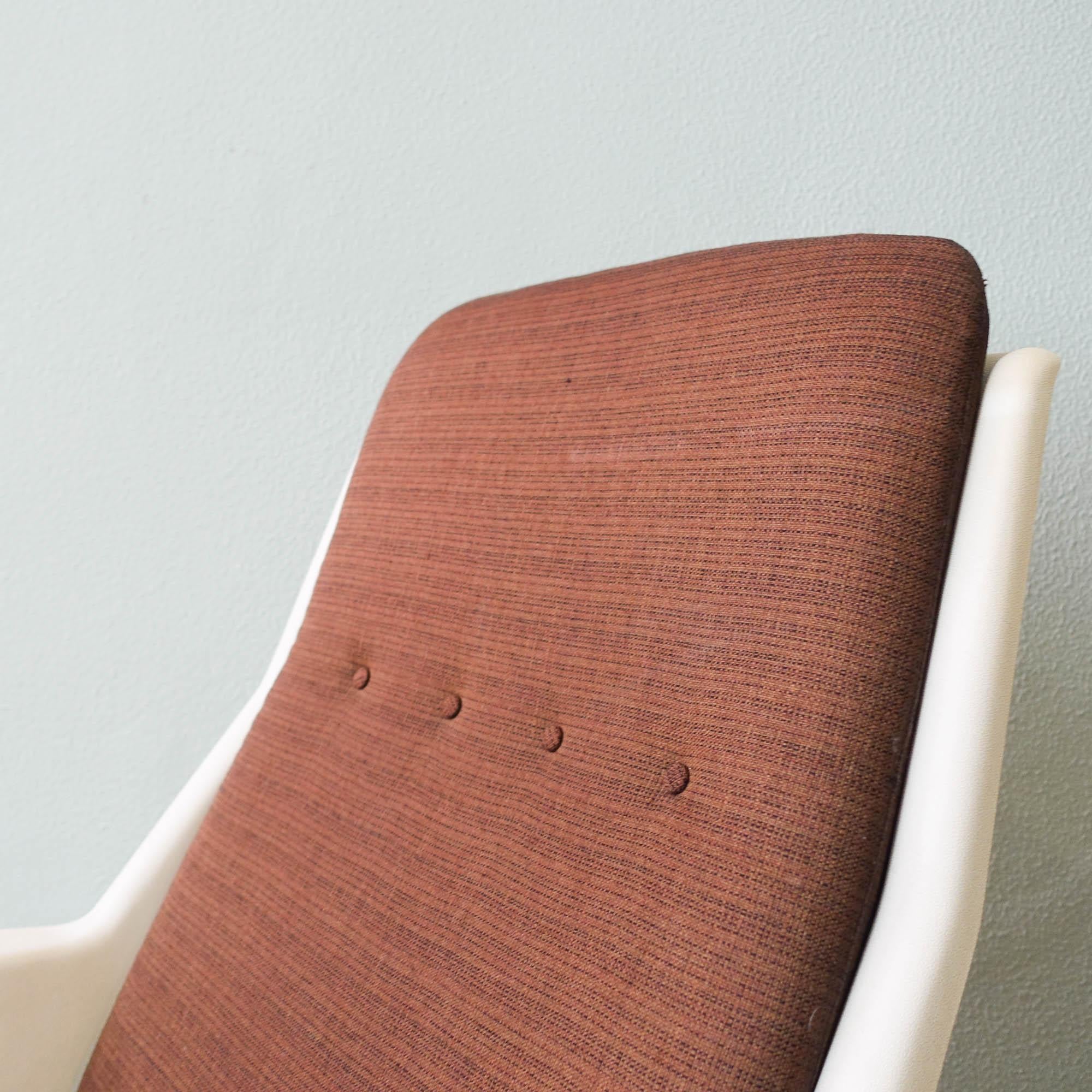 Swivel Lounge Chair and Side Table by Robin Day for Hille, 1970s 6