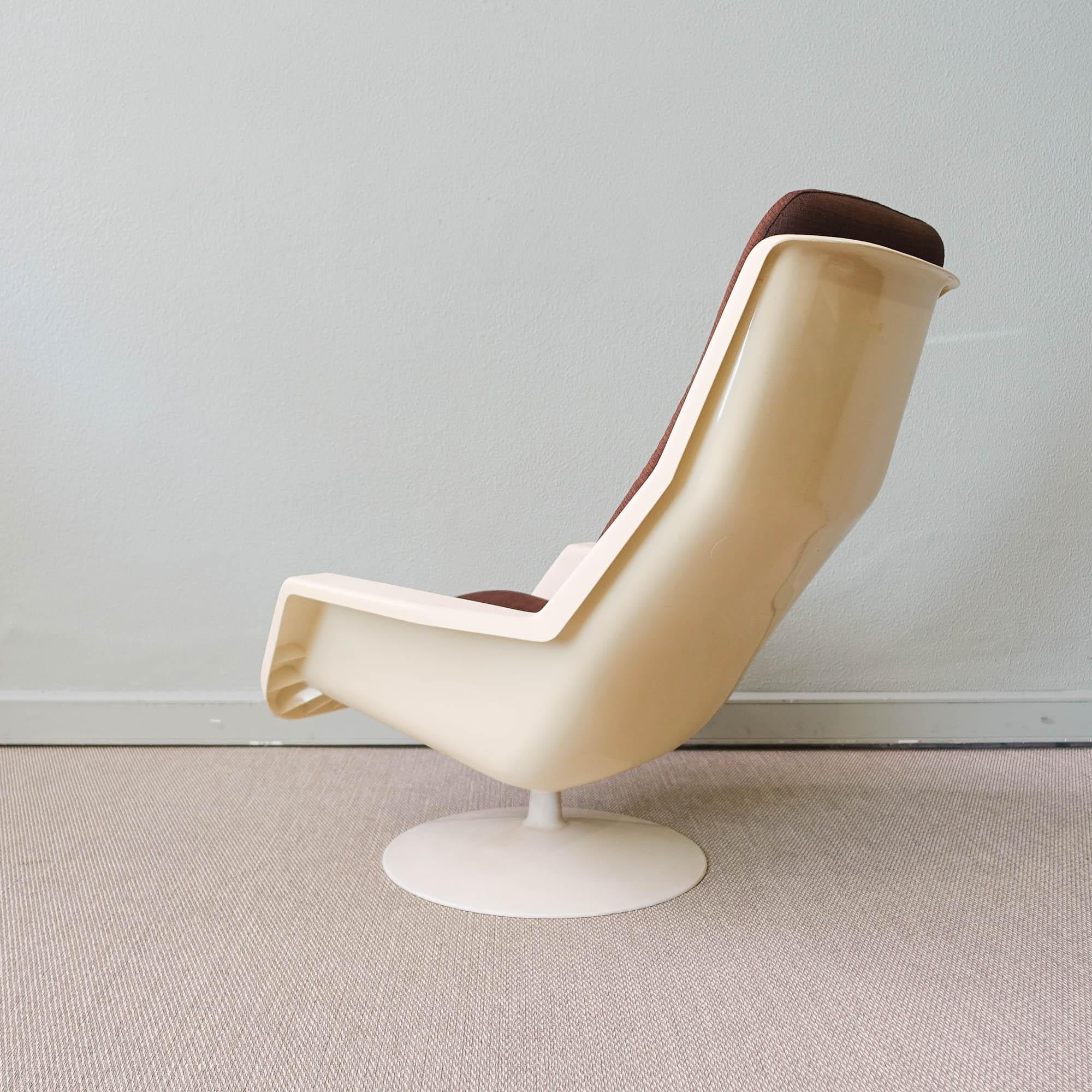 robin day lounge chair