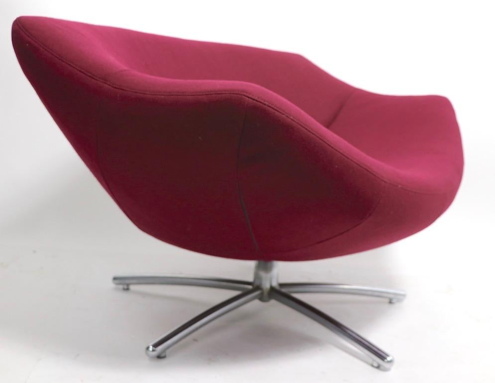 Swivel Lounge Chair by Gerard Van Den Berg In Good Condition In New York, NY