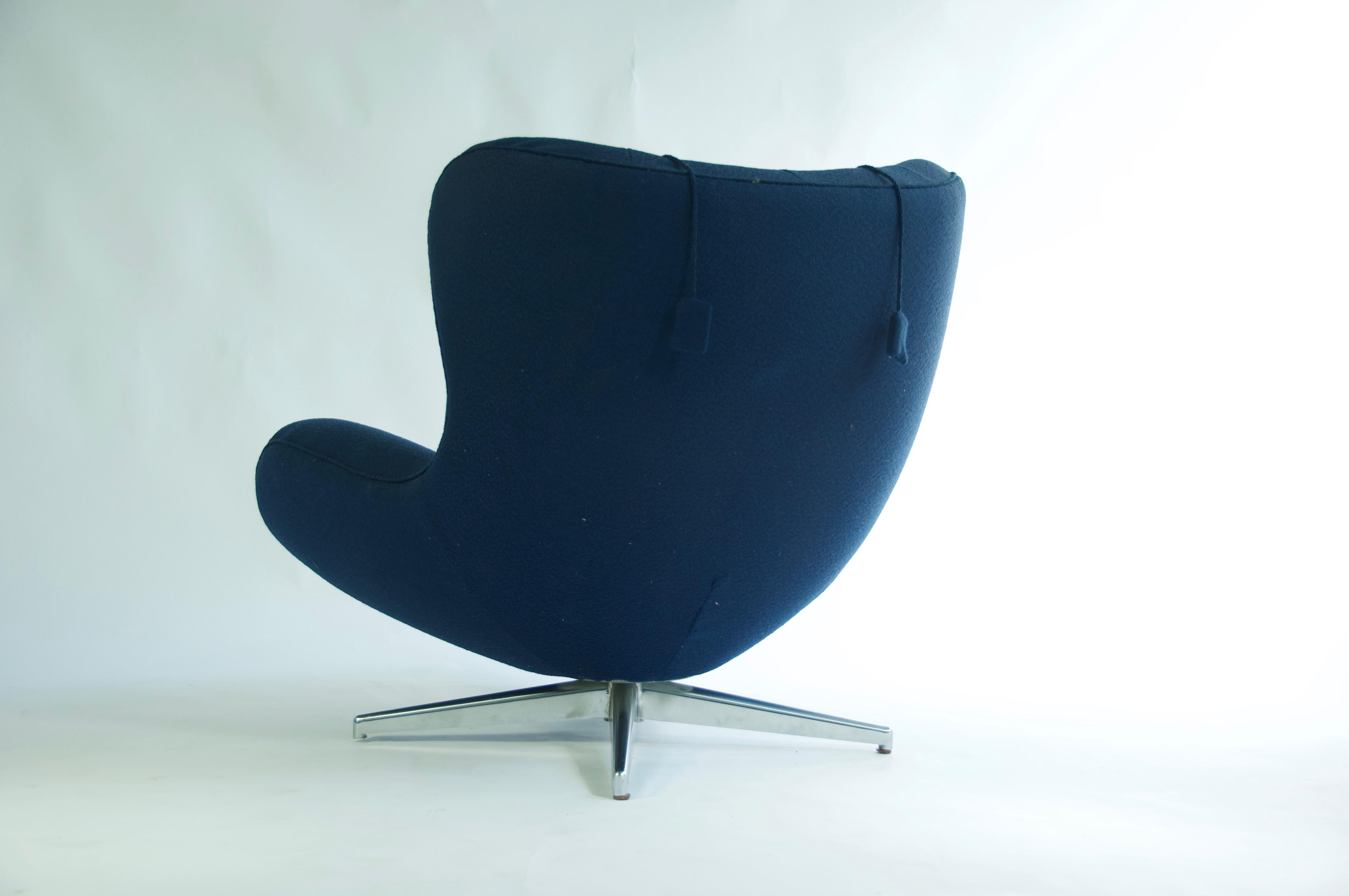 Danish Swivel Lounge Chair by Illum Wikkelsø
