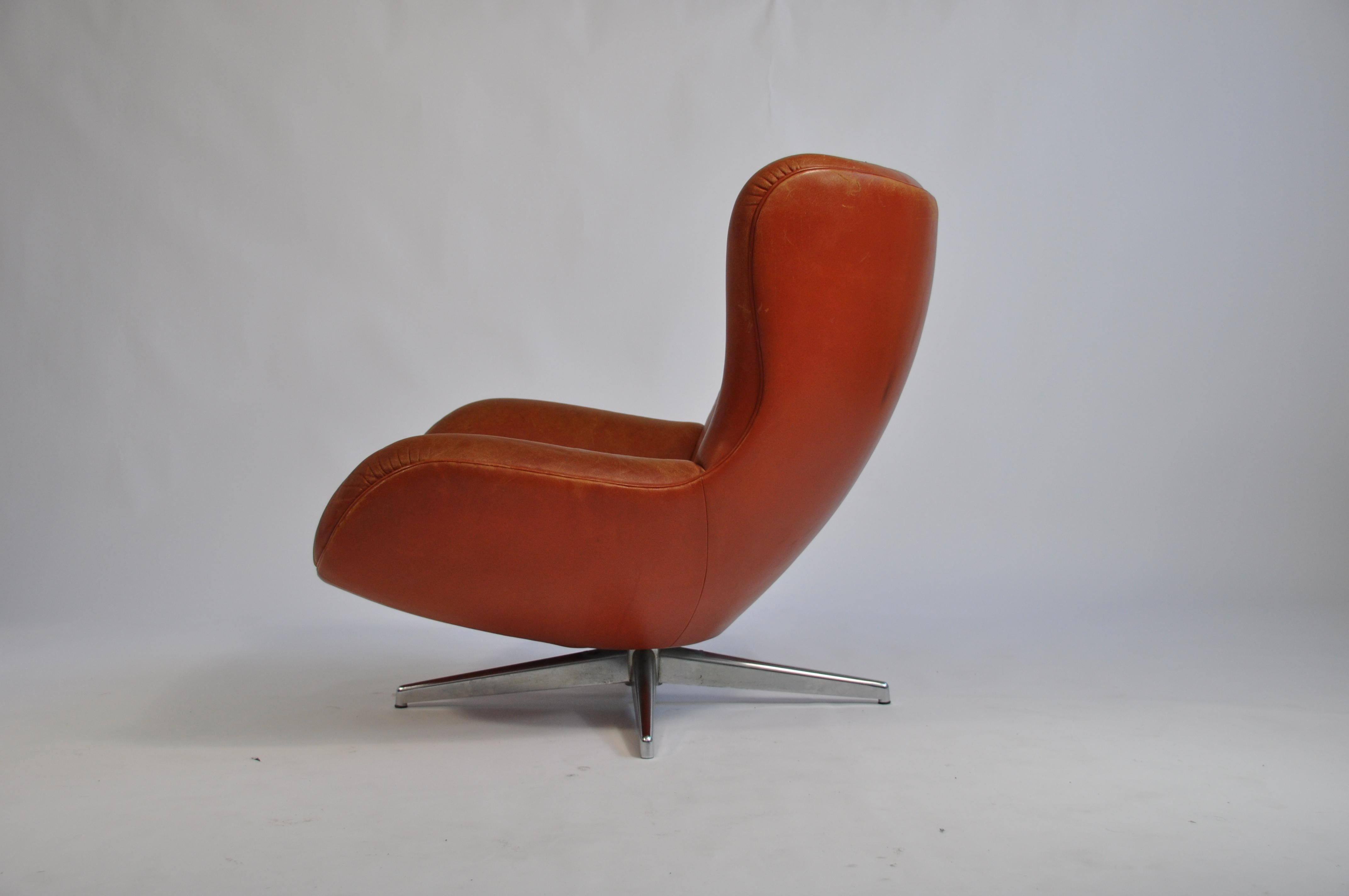 Danish Swivel Lounge Chair by Illum Wikkelsø For Sale