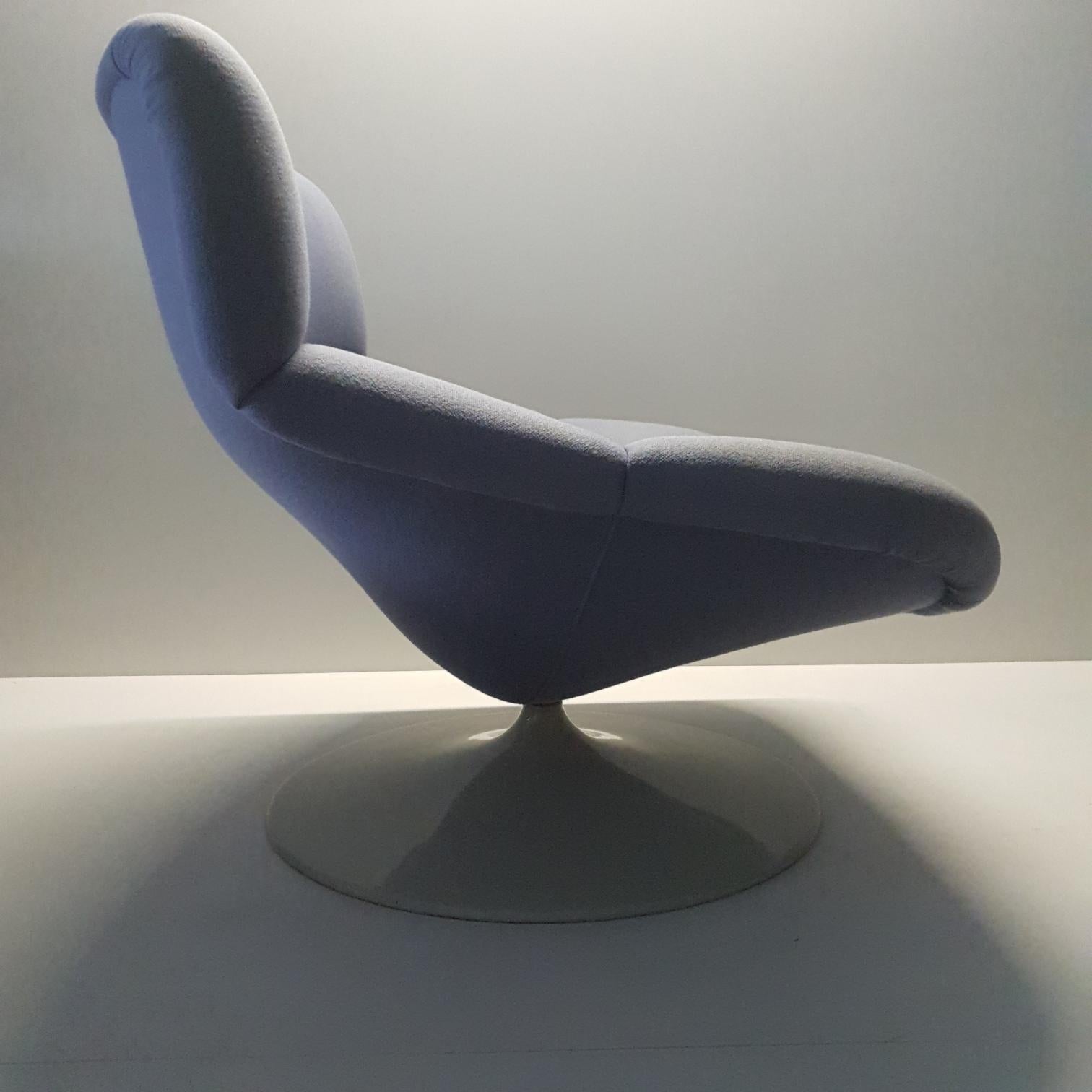Swivel lounge chair F518 by Geoffrey Harcourt for Artifort (marked), 1979
Very large and comfortable lounge chair.
With the original woollen upholstery.