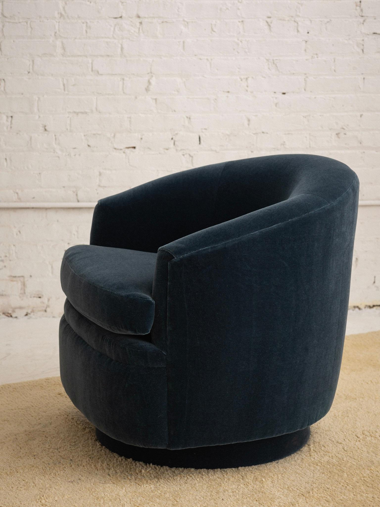Swivel Lounge Chair in Teal Mohair In Good Condition In Brooklyn, NY