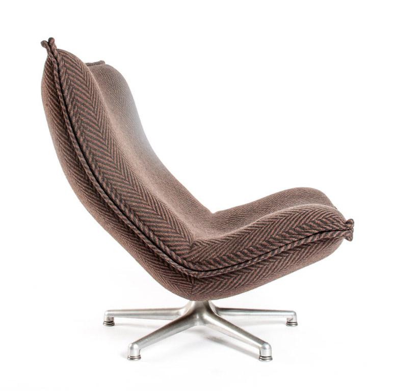 Rare swivel lounge chair, Model 984, by Geoffrey Harcourt for Artifort, upholstered in original wool chevron weave, Netherlands, circa 1970.