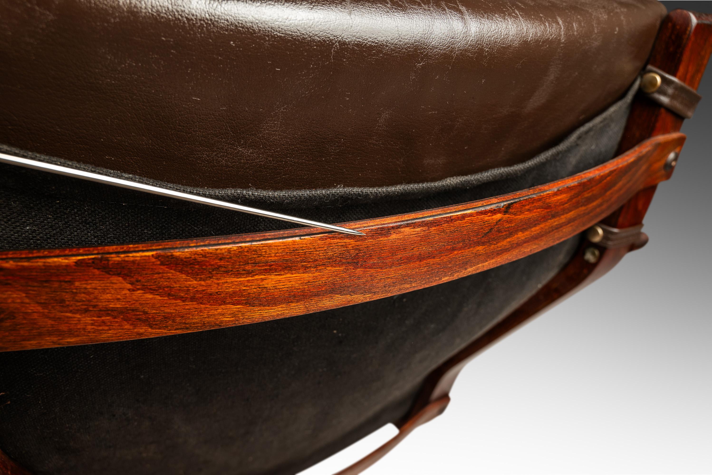 Ensemble fauteuil de salon et repose-pieds pivotants en cuir et hêtre, Scandinavie, vers 1970 en vente 7