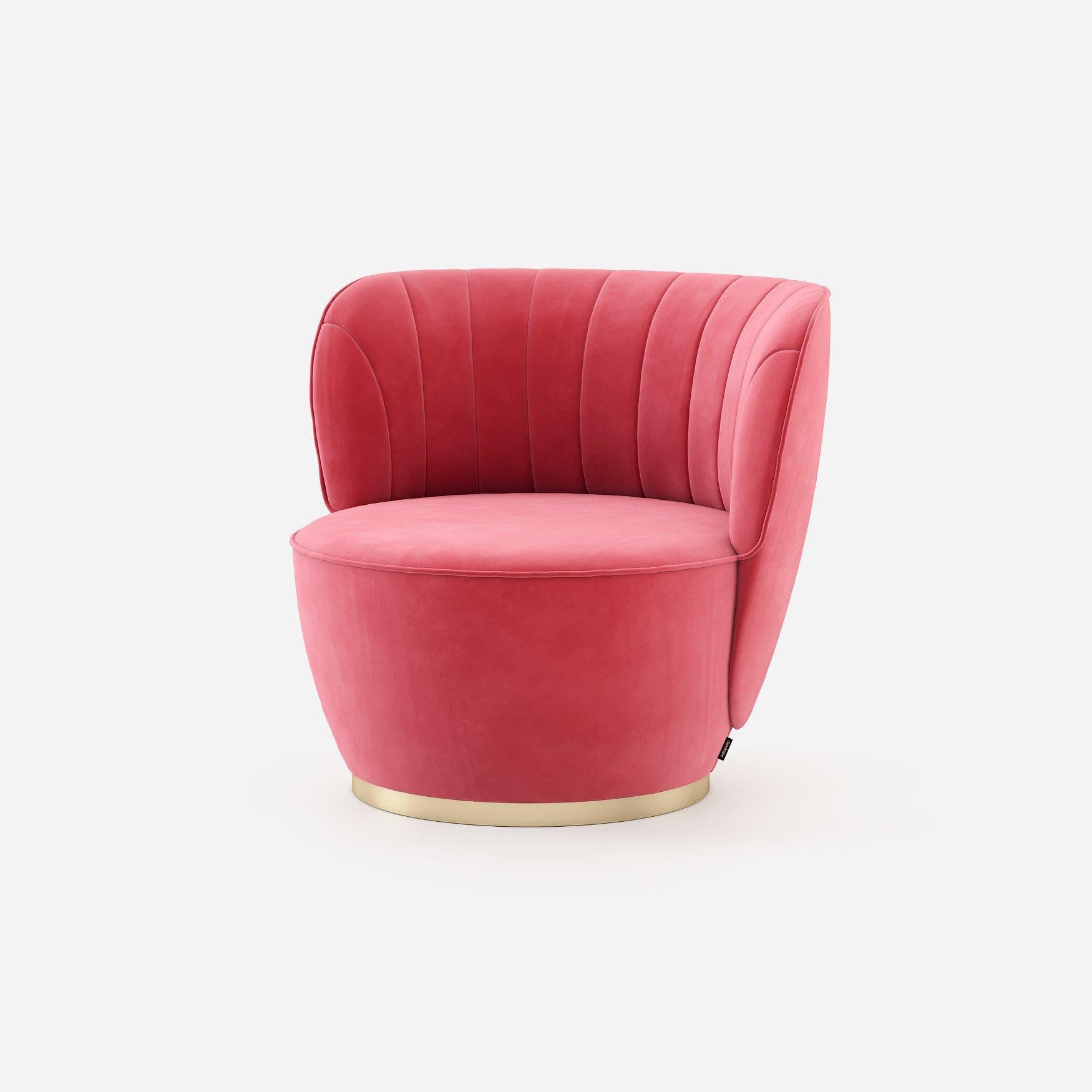 This armchair holds an exclusive language for its peculiar design. With a deep convex back, this piece presents a big and round seat to provide all the comfort you need. The inner part of the back includes several lines stitched across the piece, is
