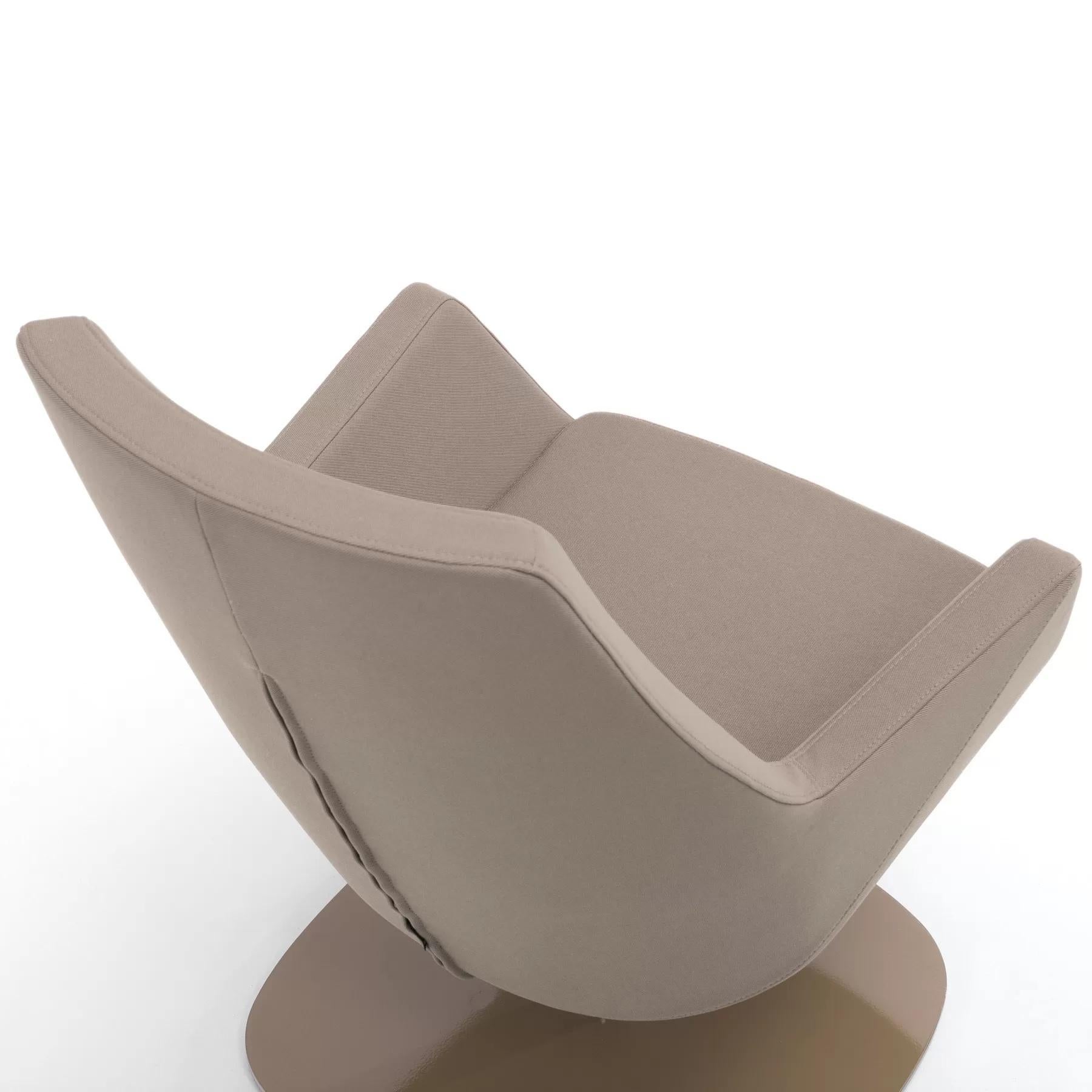 Fauteuil pivotant avec assise et dossier tapissés, base en métal Neuf - En vente à New York, NY