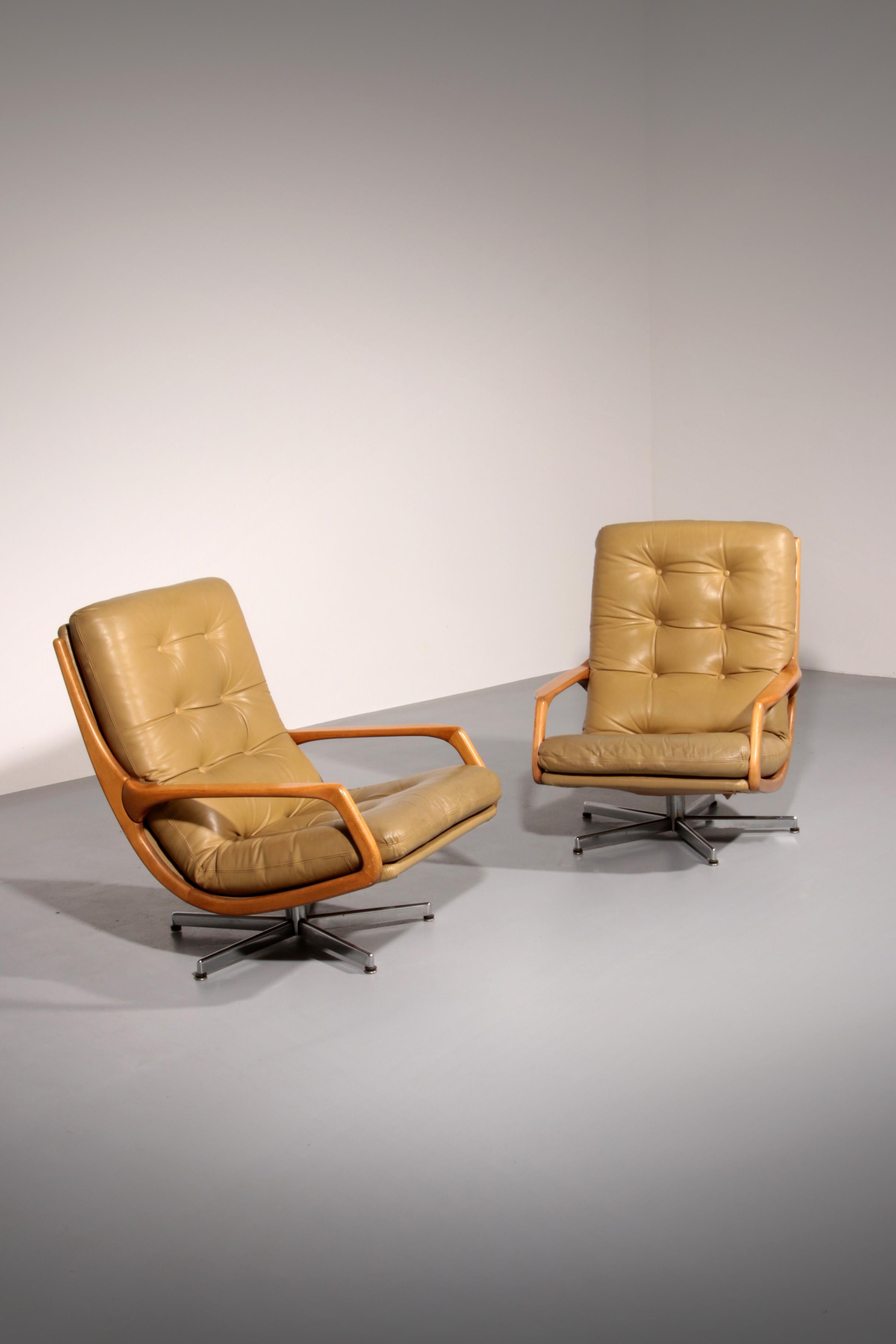 Designed by renowned German architect Eugen Schmidt in the 1960s, this rare pair of lounge chairs showcases the refined craftsmanship and thoughtful design Soloform is known for. Schmidt, who played a role in furnishing the Chancellor’s bungalow,
