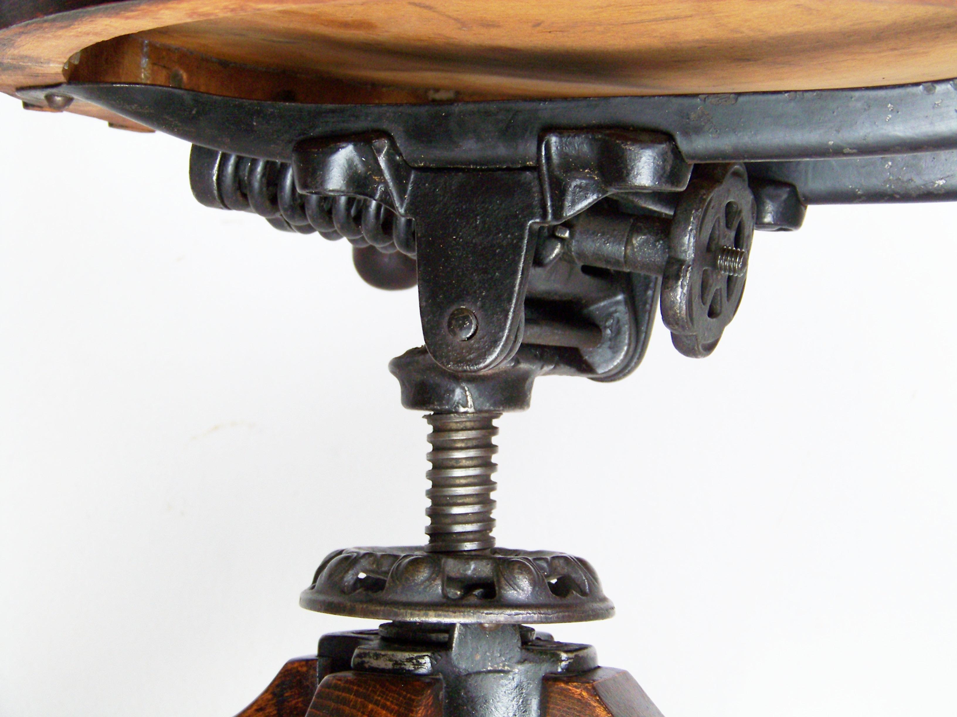 Beech Swivel Office Chair Thonet B663-1, 1920ca