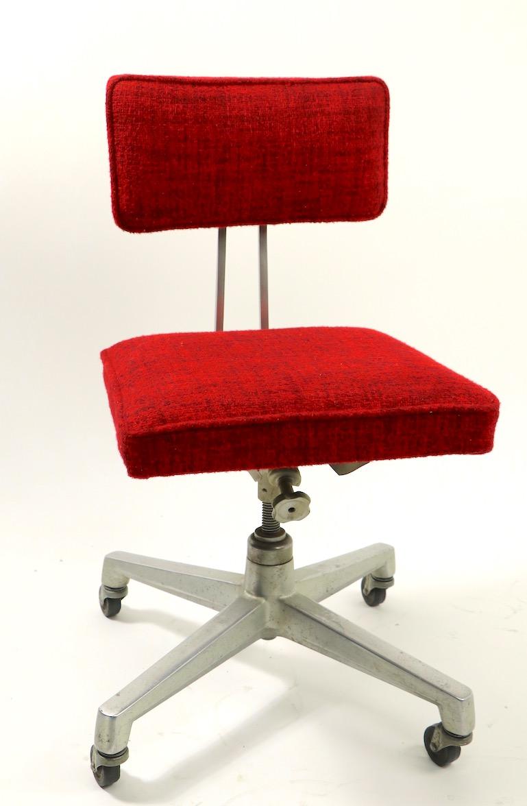 Mid-Century Modern Swivel Office Desk Chair by Shaw Walker