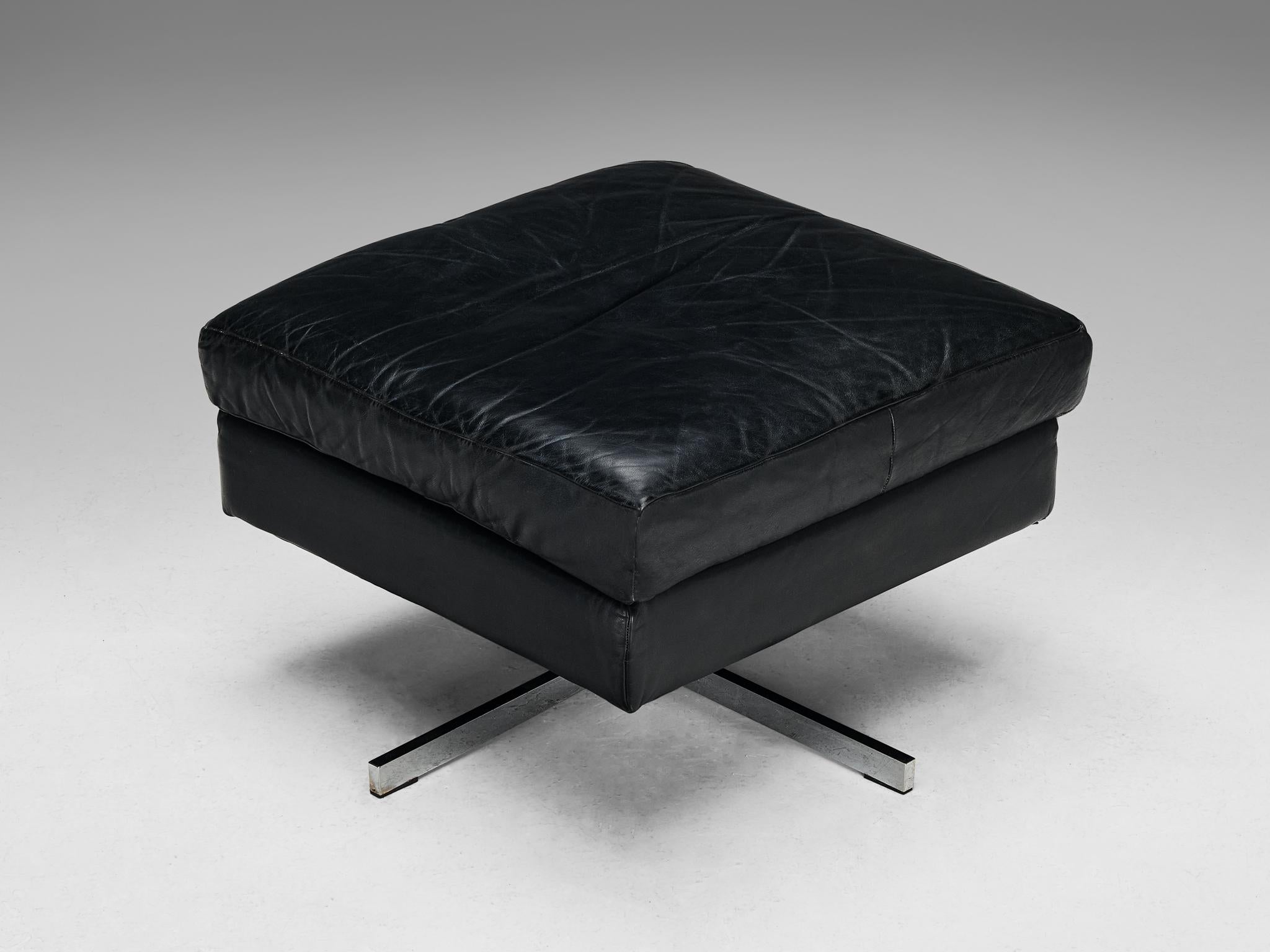 Swivel Ottoman in Black Leather and Steel Base  In Good Condition For Sale In Waalwijk, NL