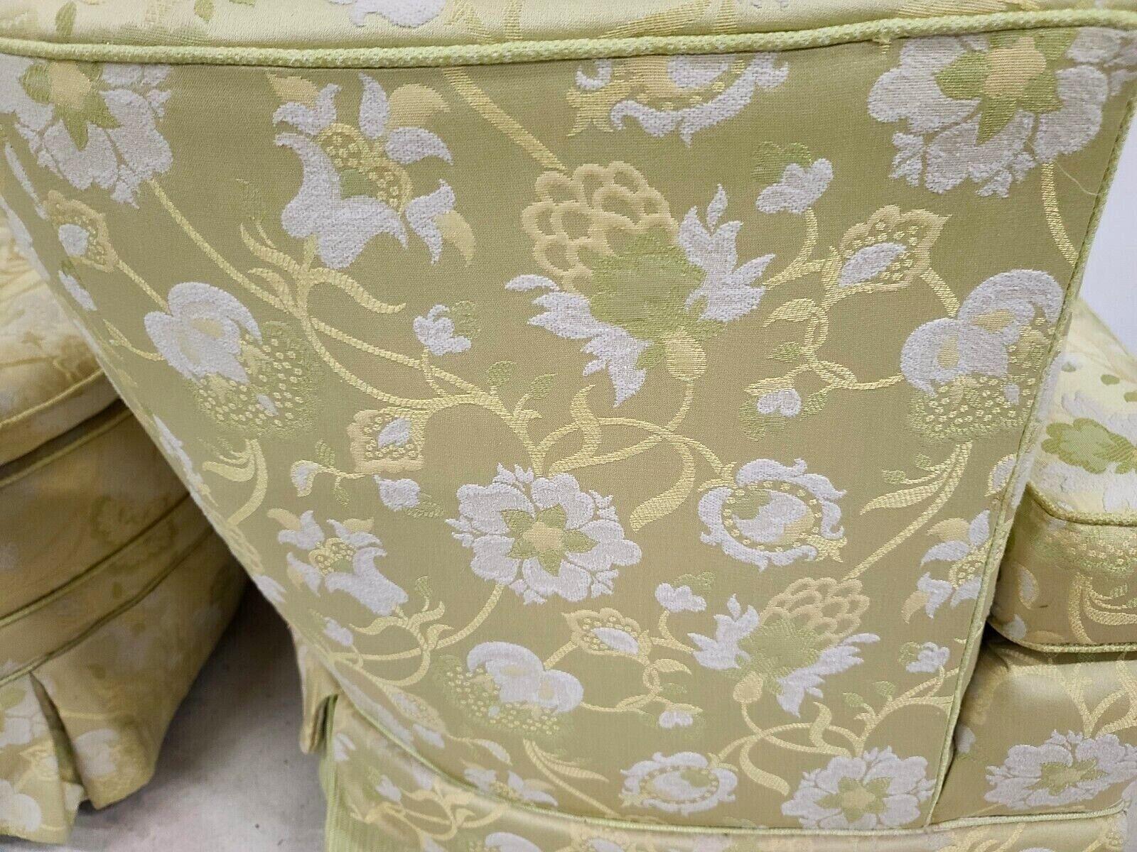 Fauteuil à bascule pivotante et repose-pieds Hickory House en vente 1