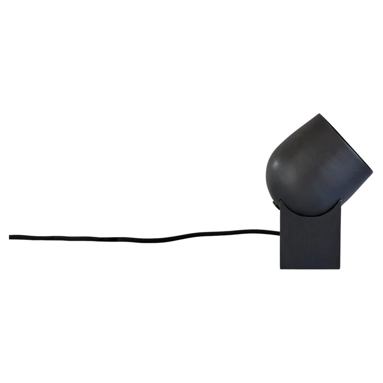 Lampada da tavolo girevole, faretto in metallo bronzato, lavoro contemporaneo. in vendita