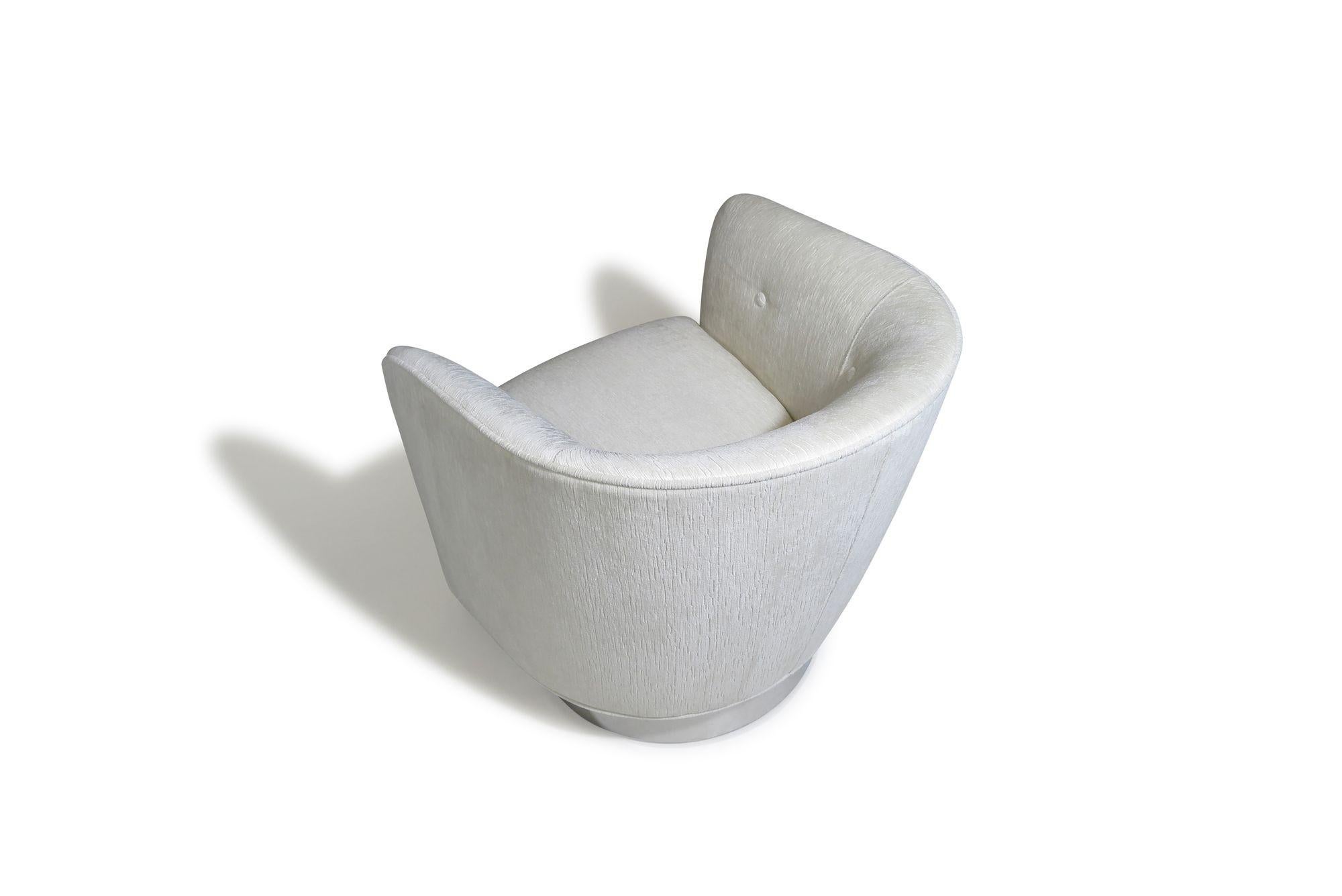 Fauteuils de salon pivotants à base chromée de Milo Baughman pour Thayer Coggin en vente 3