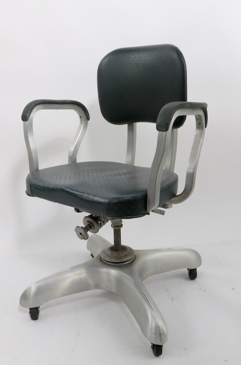 Swivel Tilt Office Desk Chair by the Good Form General Fireproofing Company For Sale 5