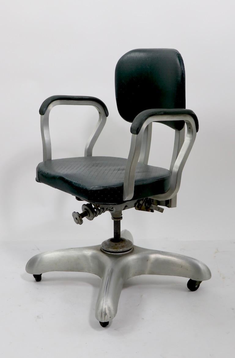 Mid-Century Modern Chaise de bureau pivotante et inclinable de la Good Form General Fireproofing Company en vente
