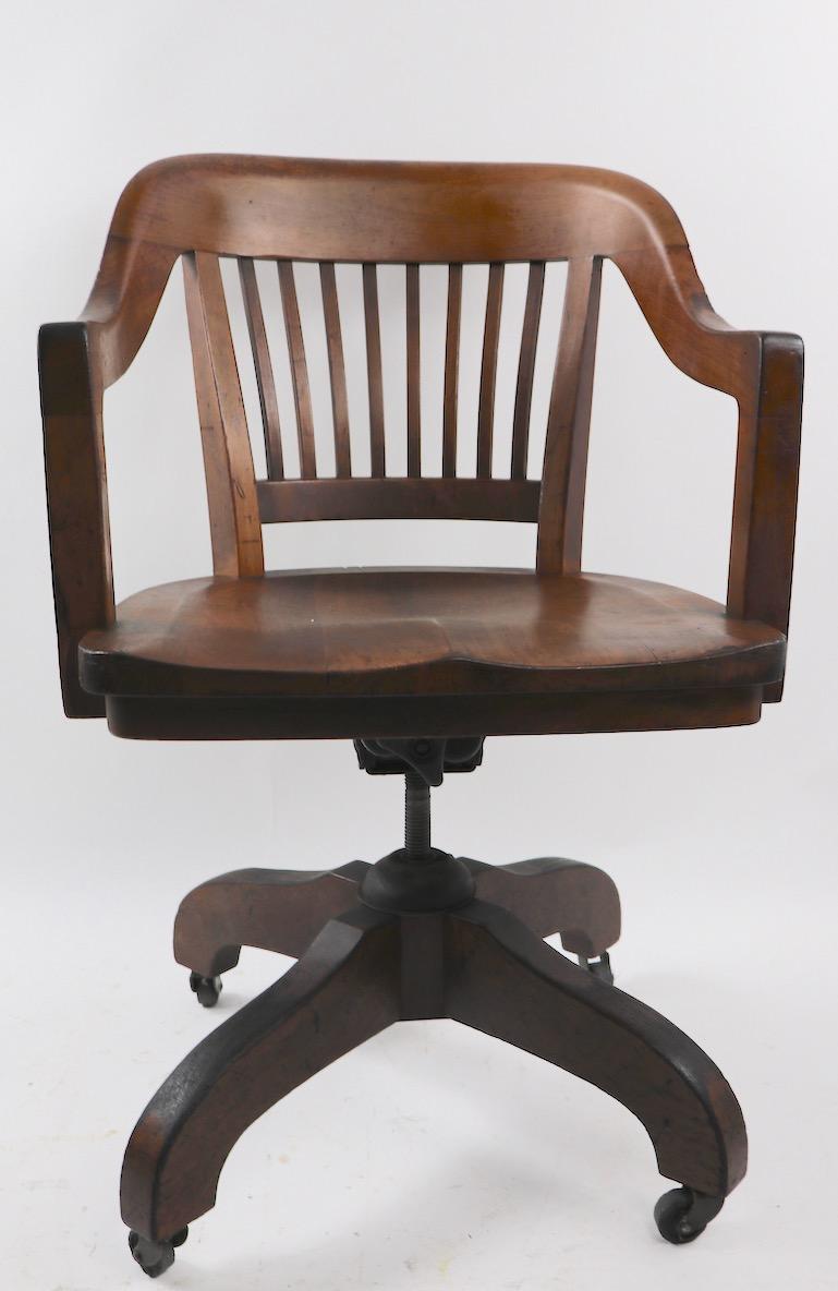 Swivel Tilt Yale Library Bank of England Walnut Desk Office Chair In Good Condition In New York, NY