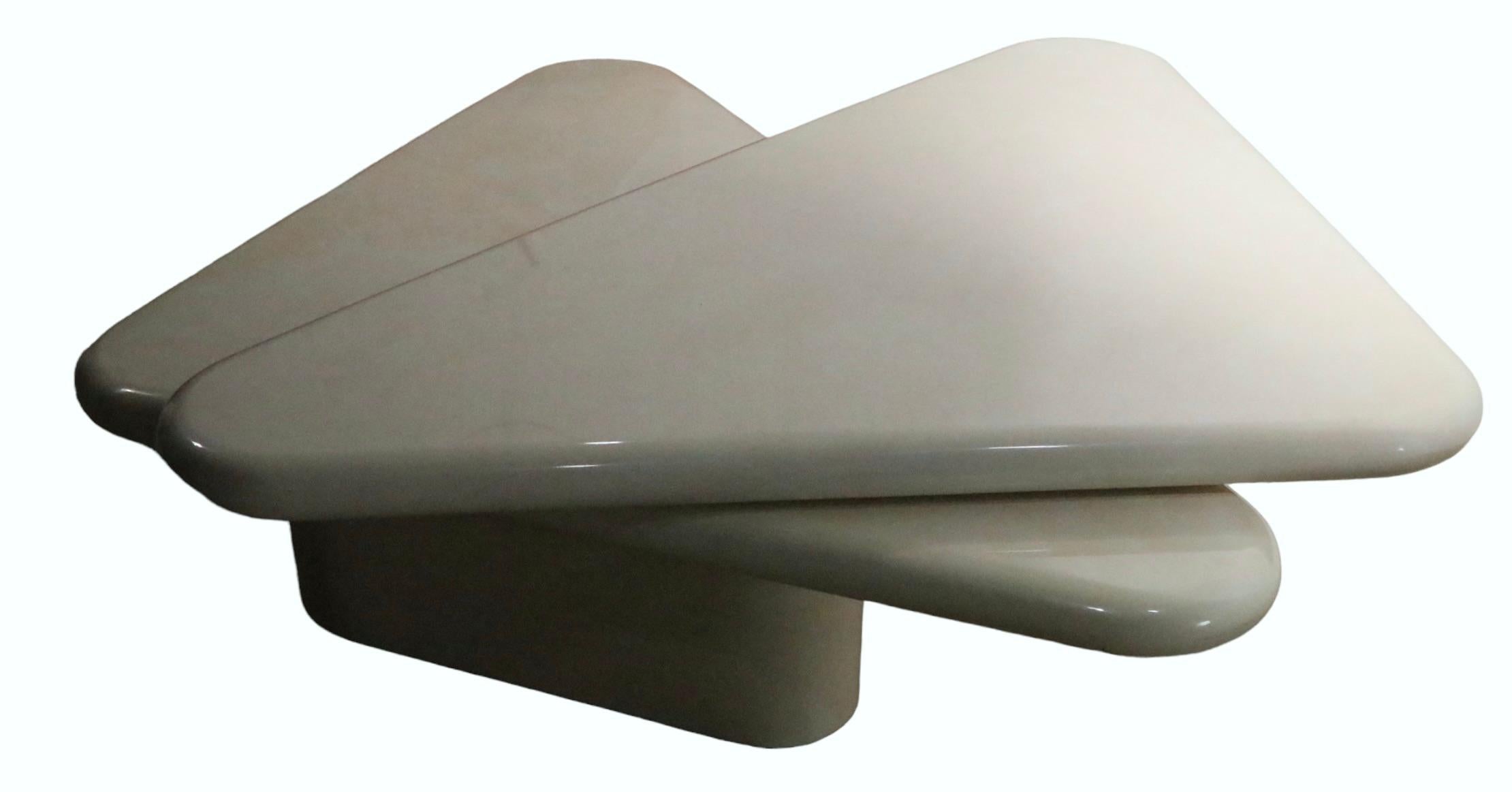 80s lacquer swivel table