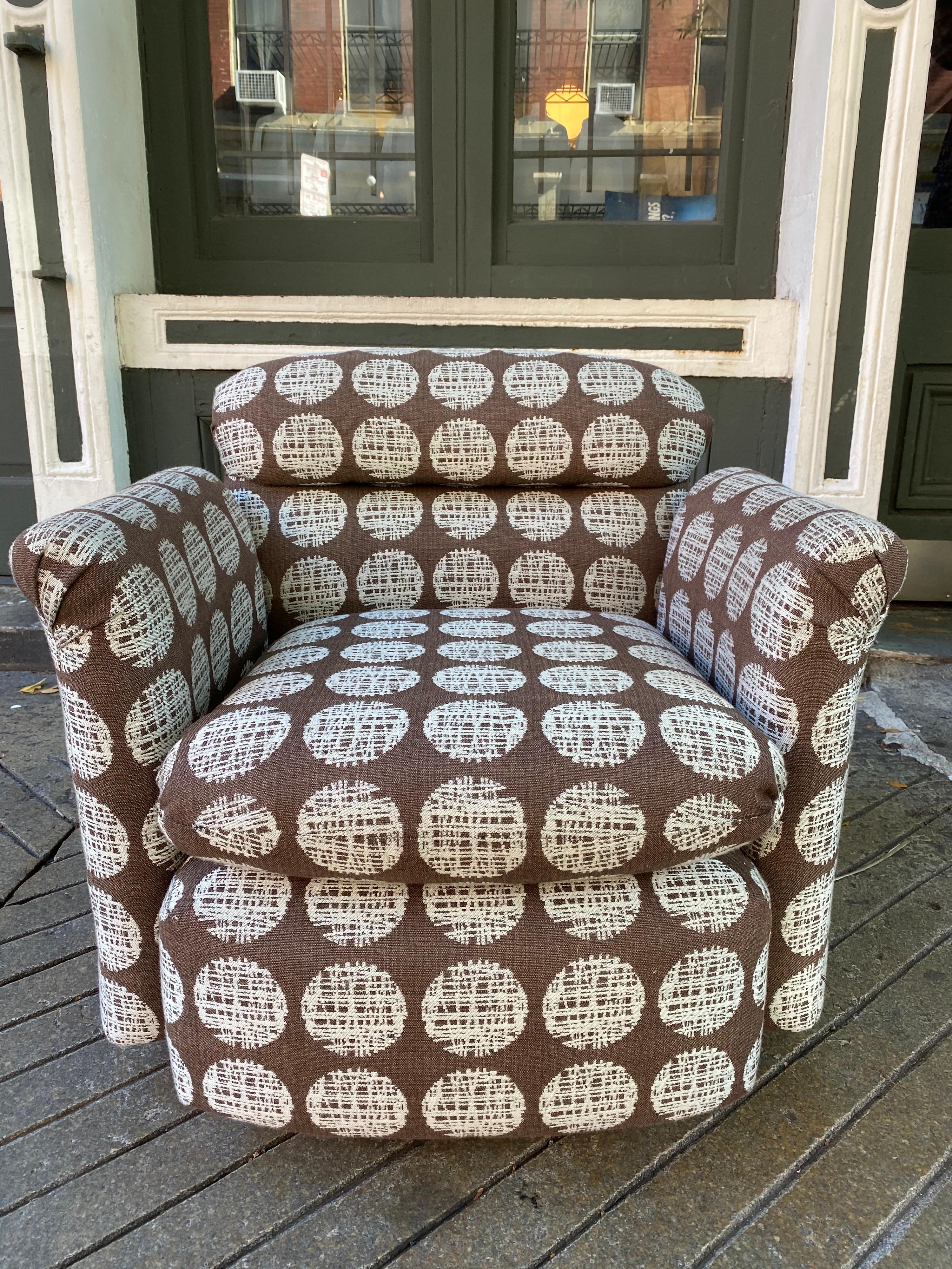 Swivel Tub Chair In Good Condition In Philadelphia, PA