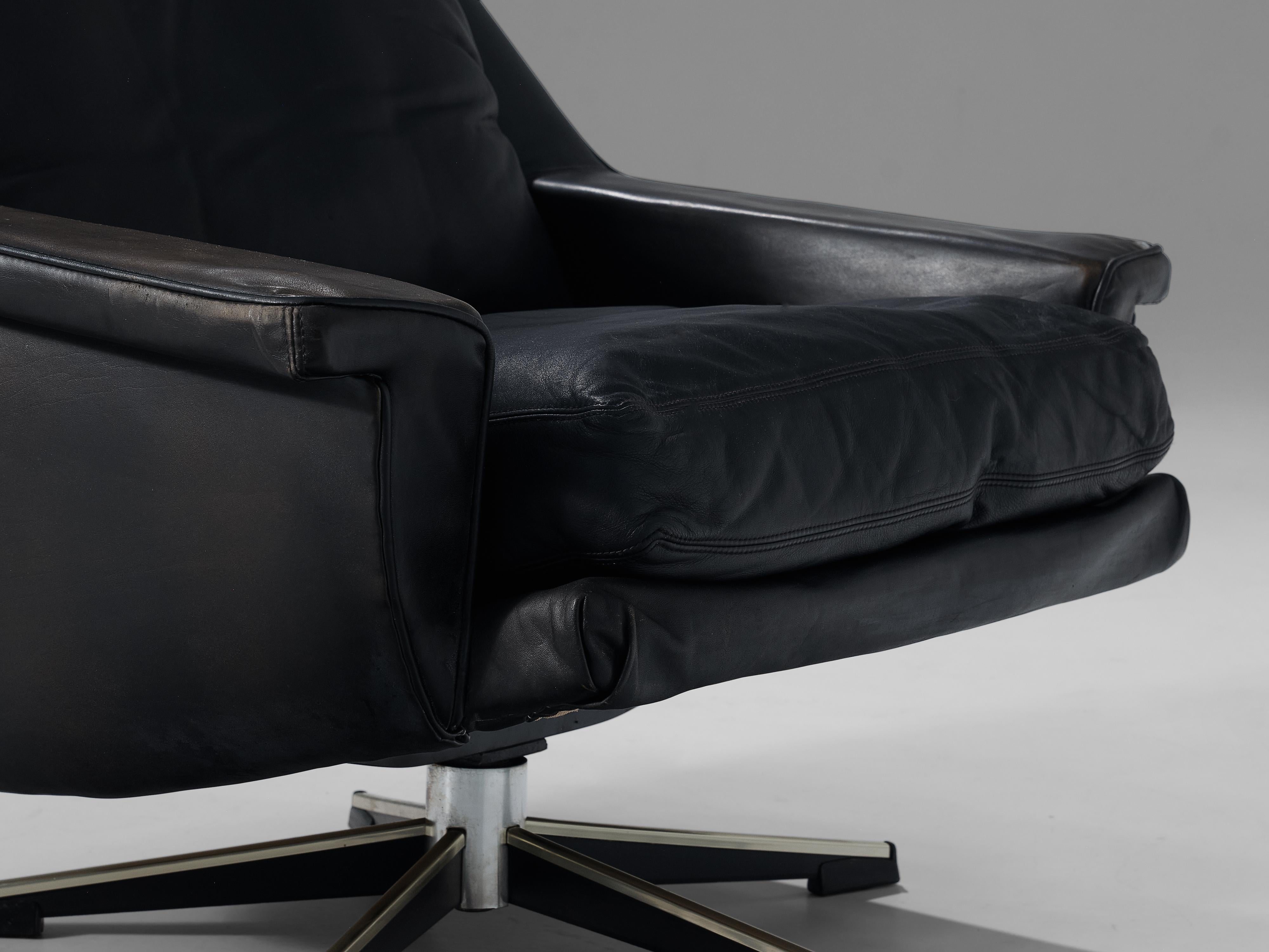 Wilkhahn Dreh-Loungesessel aus schwarzem Leder und Metall (Moderne der Mitte des Jahrhunderts) im Angebot