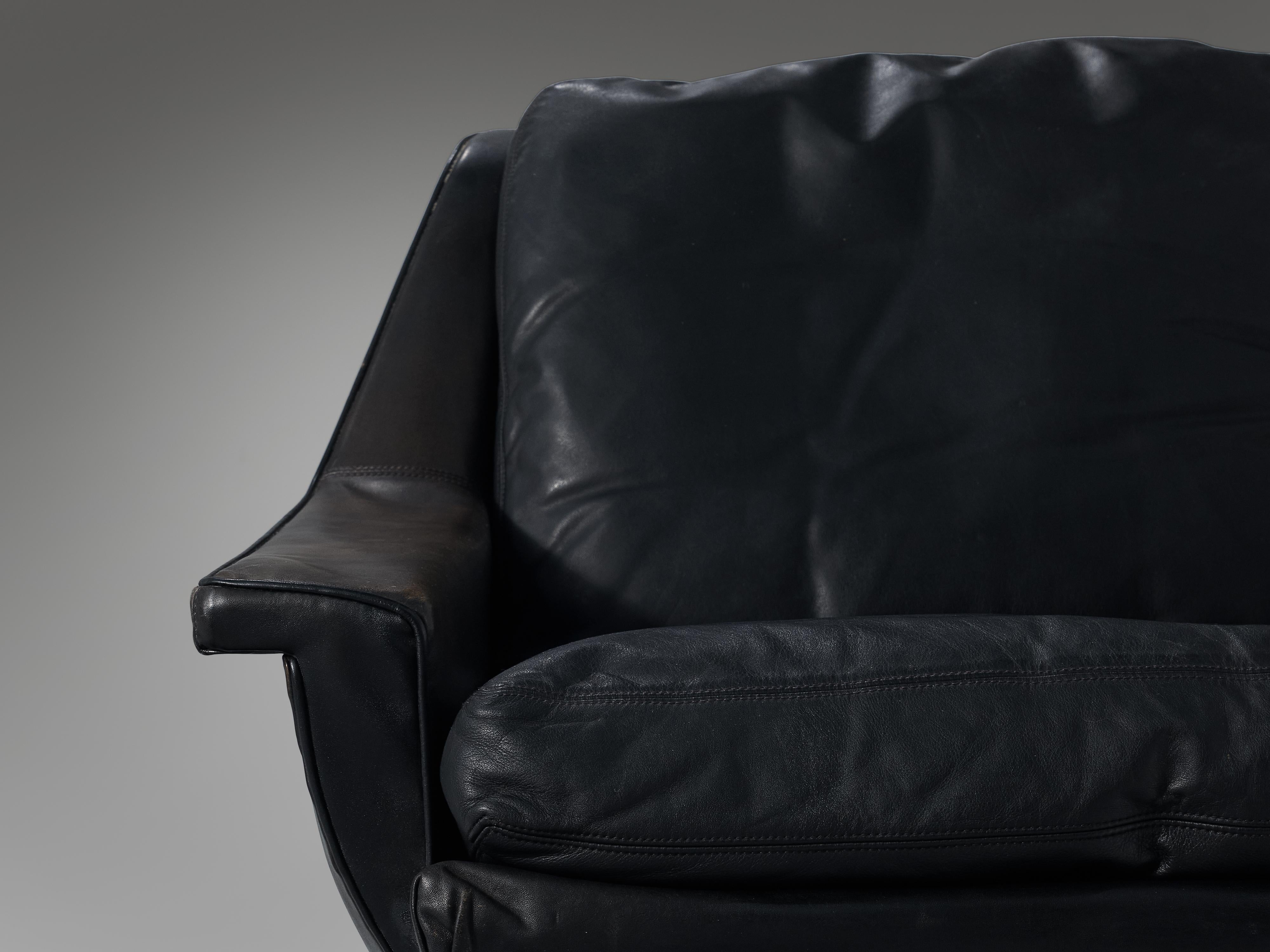 Wilkhahn Swivel Lounge Chairs in Black Leather and Metal In Good Condition For Sale In Waalwijk, NL