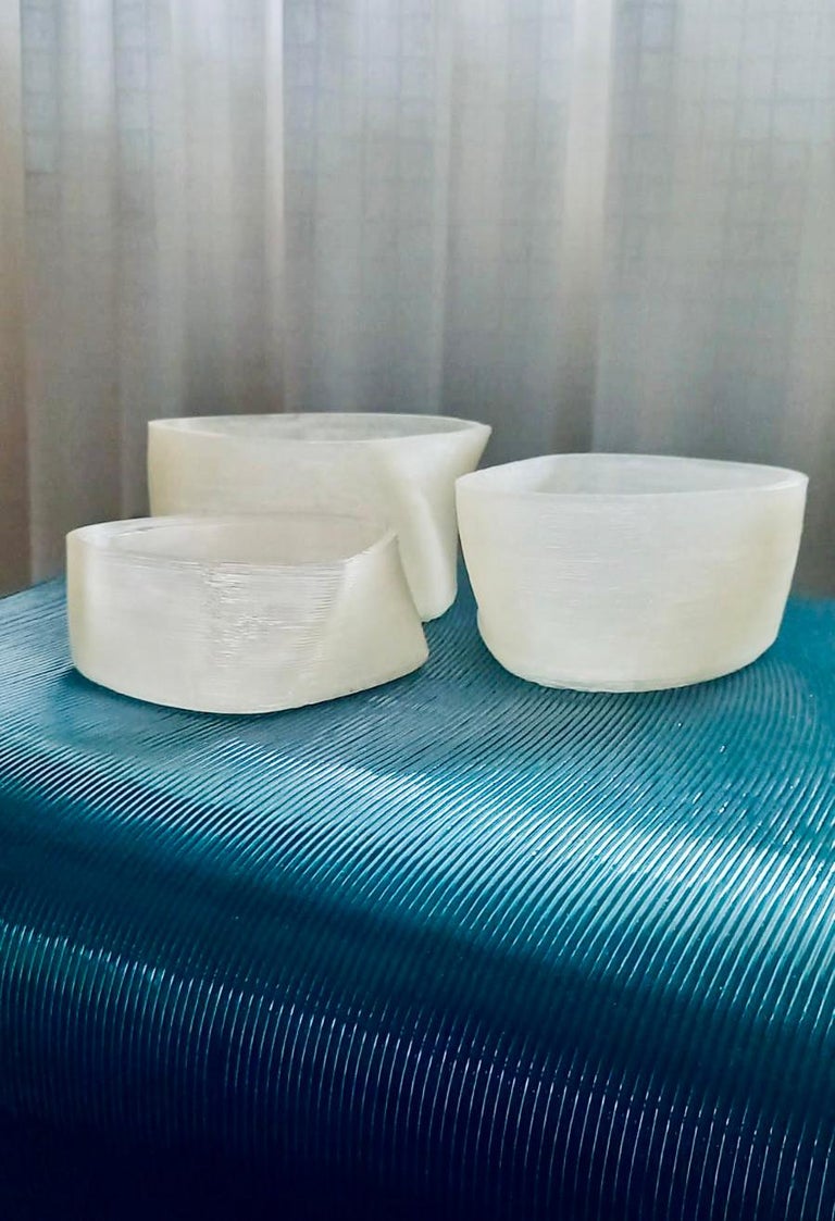 Swivel.B bio-PLA is a set of decorative bowls made of 3d printed bio-PLA from fermented sugar cane that celebrate the scalability of 3d printing technology by applying finishes used in our other furniture ranges to accessories. A beautiful accent,