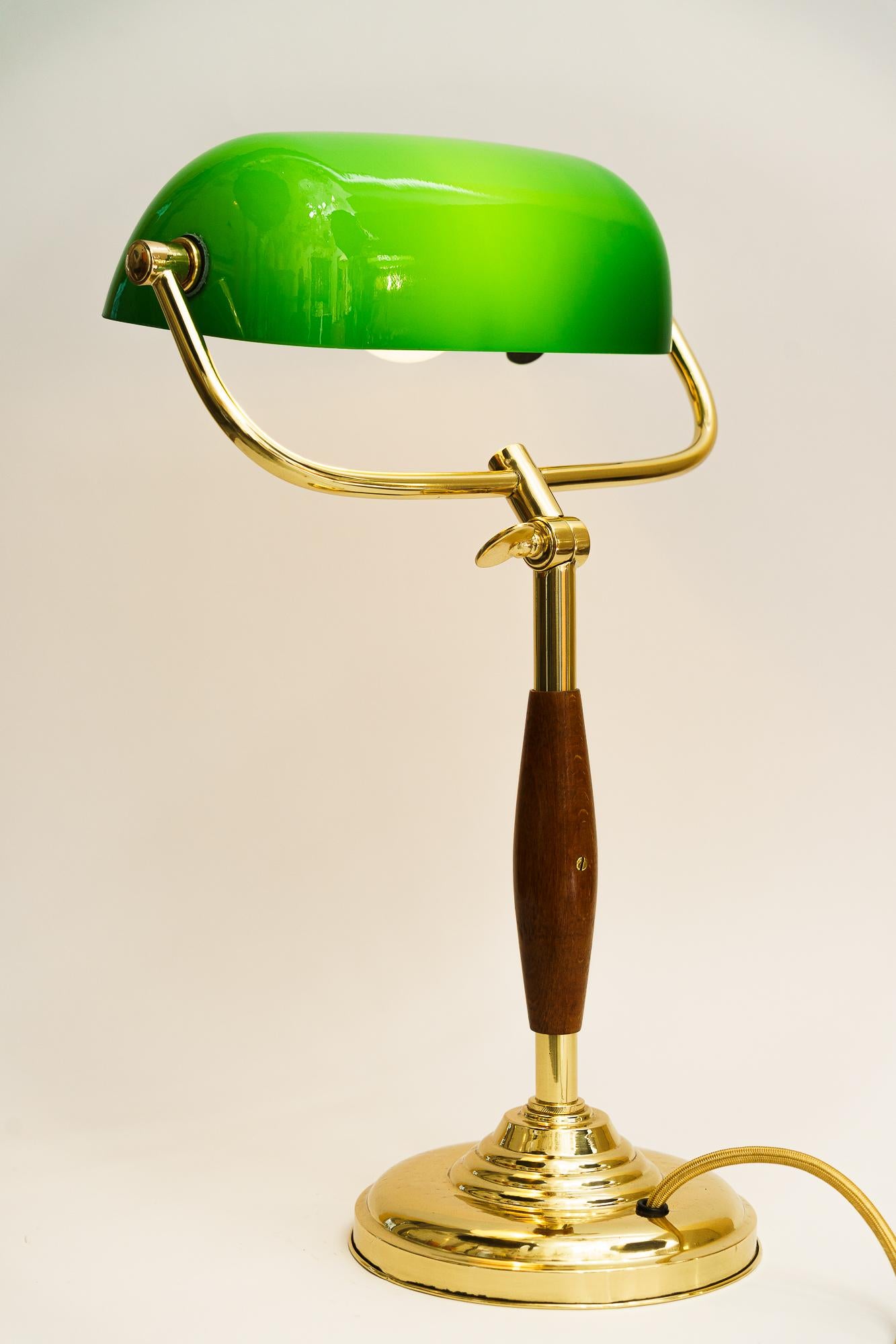 Swiveling and adjustable art deco banker table lamp vienna around 1920s For Sale 6