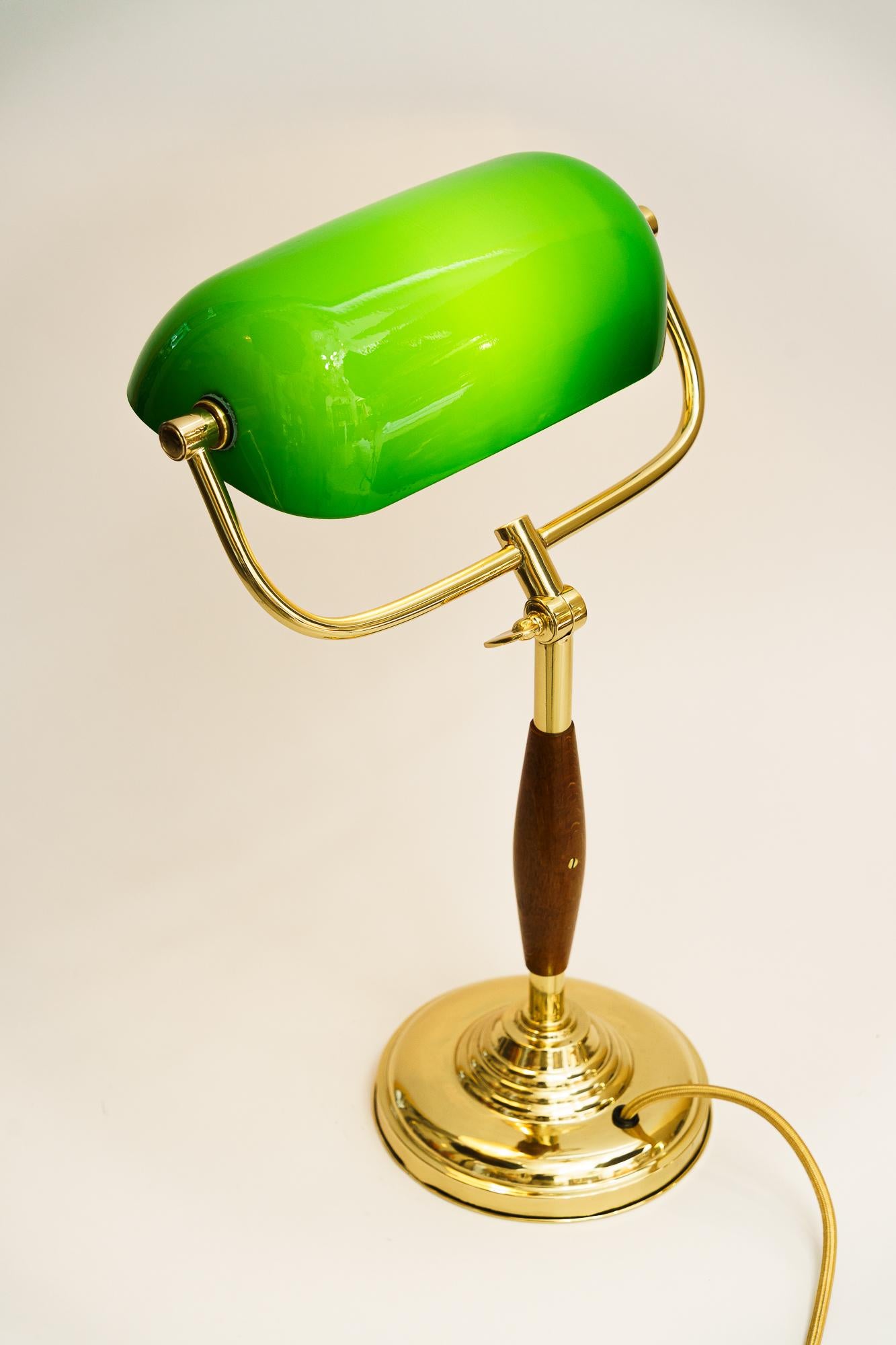 Swiveling and adjustable art deco banker table lamp vienna around 1920s For Sale 9