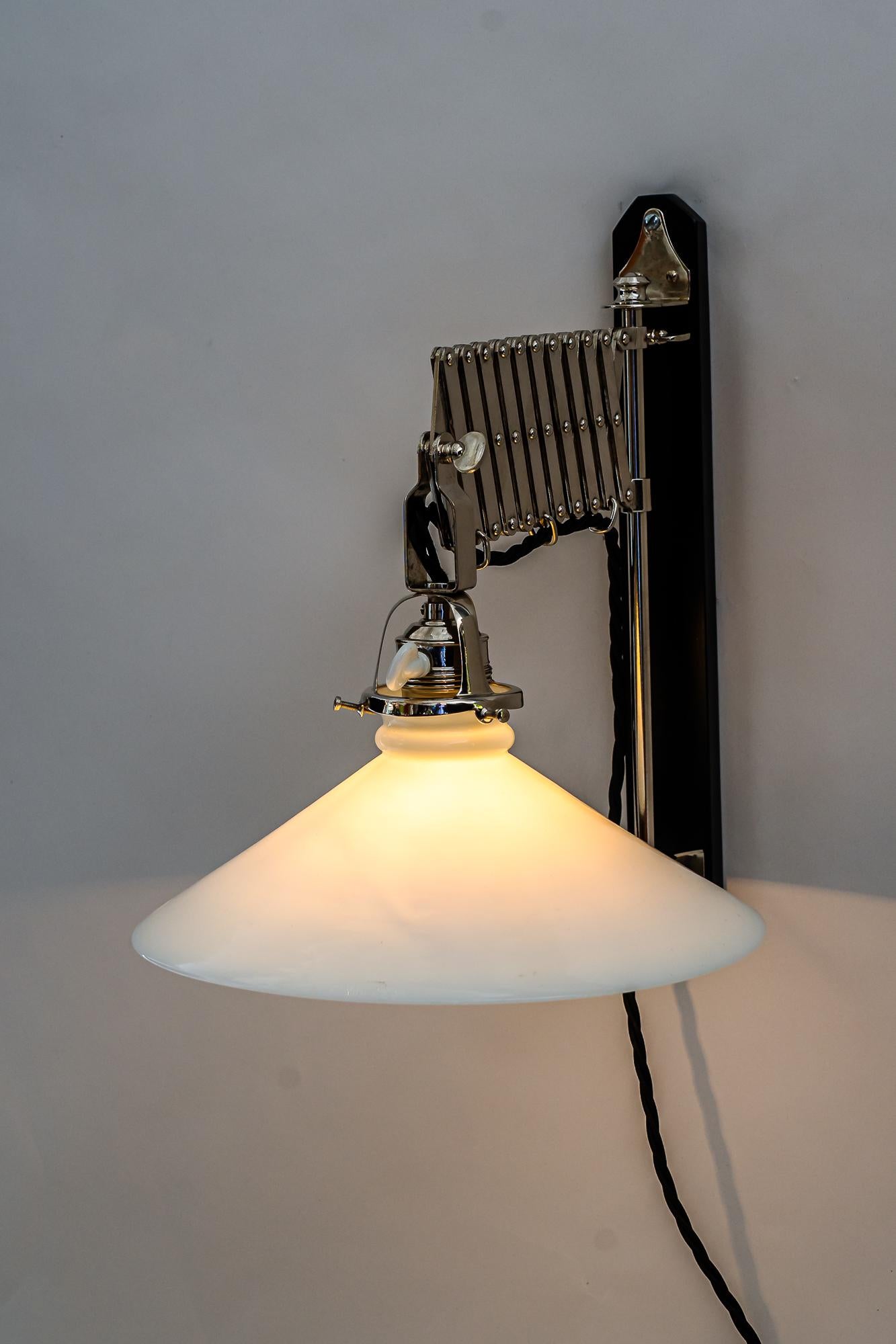 Swiveling and Extendable Nickel-Plated Art Deco Wall Lamp Around 1920s For Sale 4