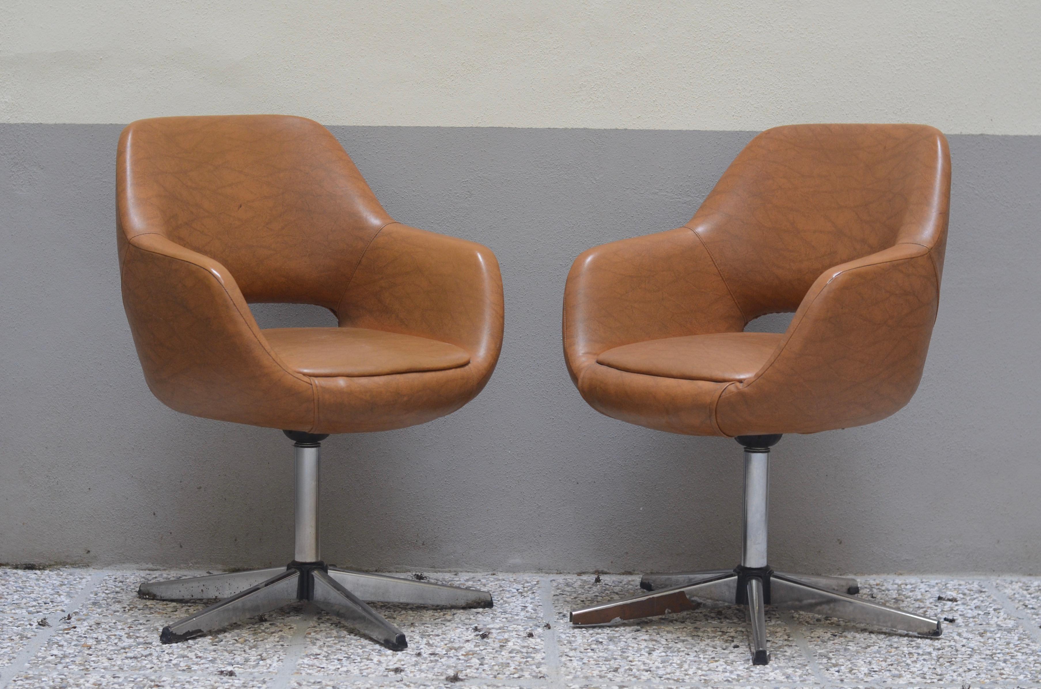 Swiveling lounge / office chair / armrest, 1970s.
Designer: Niko Kralj
Producer: Stol Kamnik, Slovenia/Yugoslavia
Period: 1970s
Style: Mid-Century Modern
Condition: original vintage condition, visible traces of use.