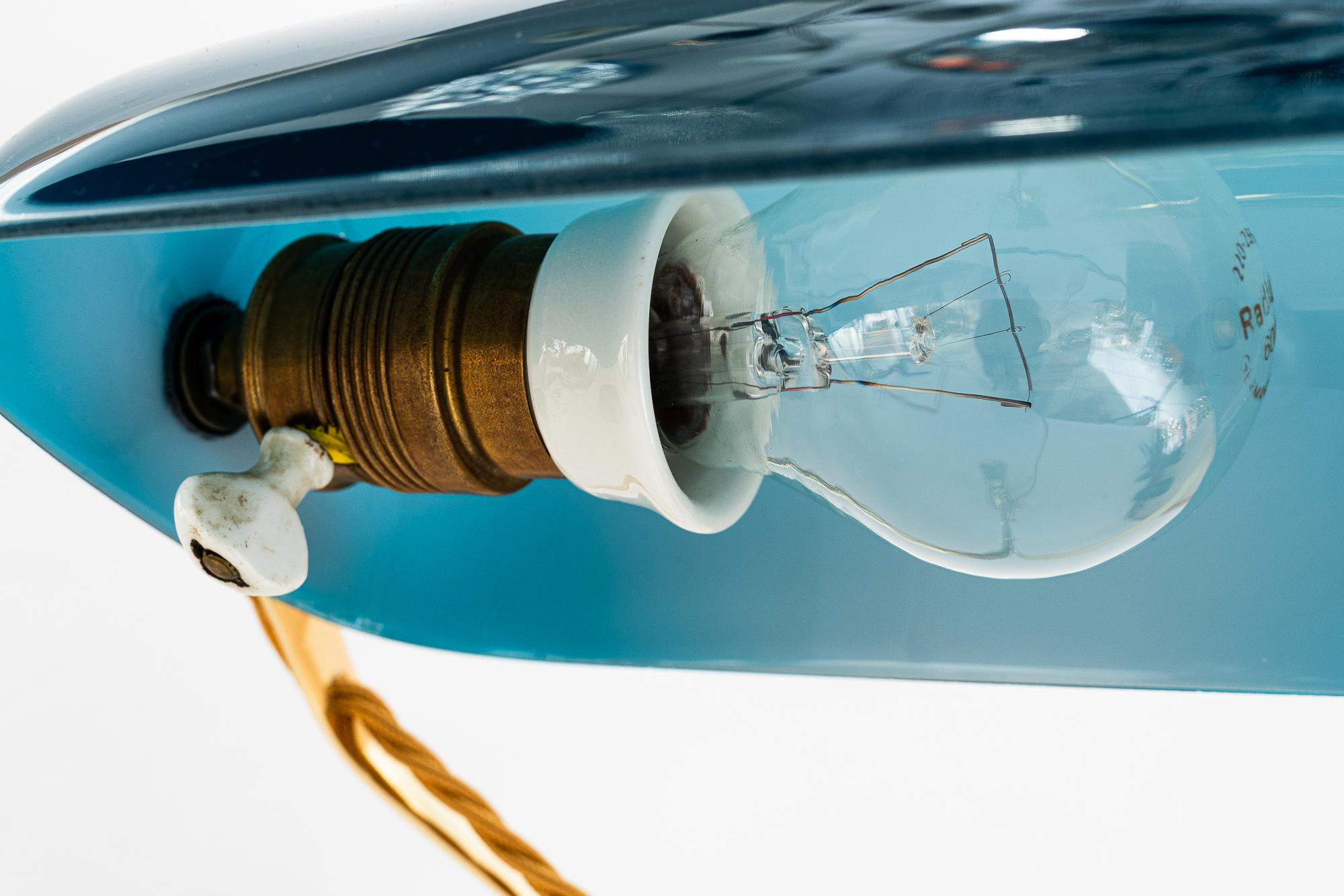 Swiveling Art Deco banker table lamp with glass shade around 1920s For Sale 11