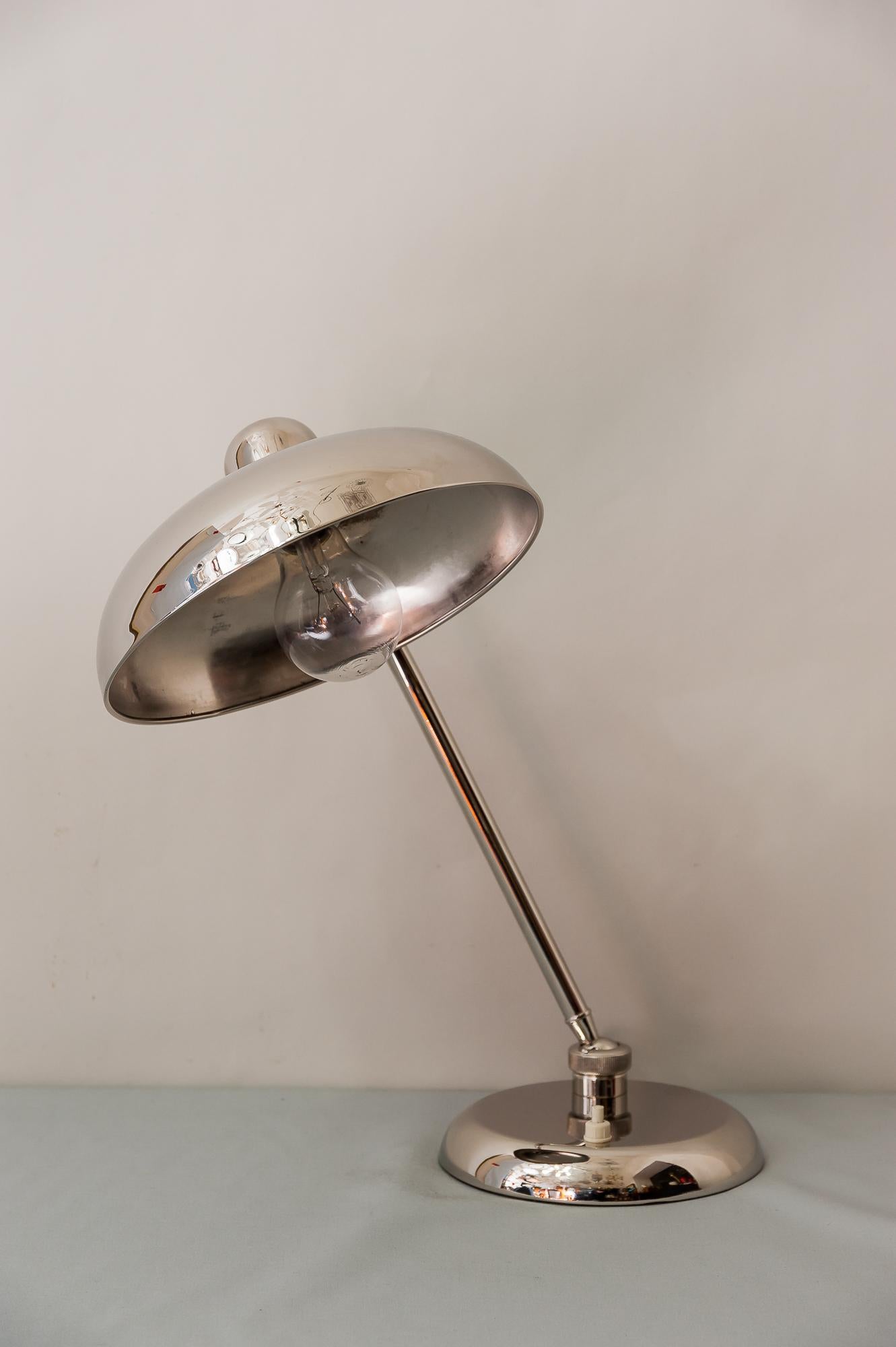 Swiveling Art Deco Nickel Table Lamp 1930s In Good Condition In Wien, AT