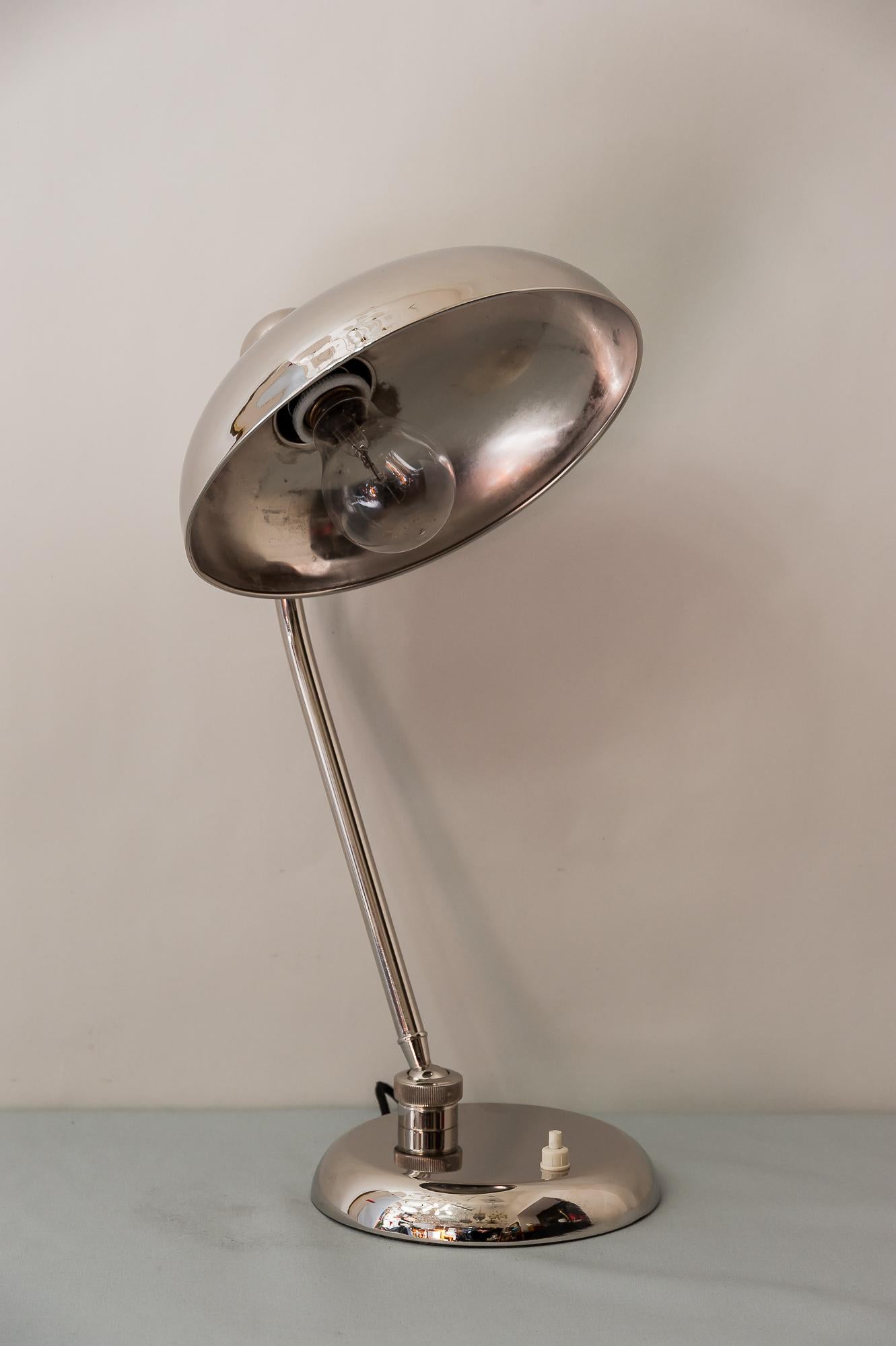 Mid-20th Century Swiveling Art Deco Nickel Table Lamp 1930s