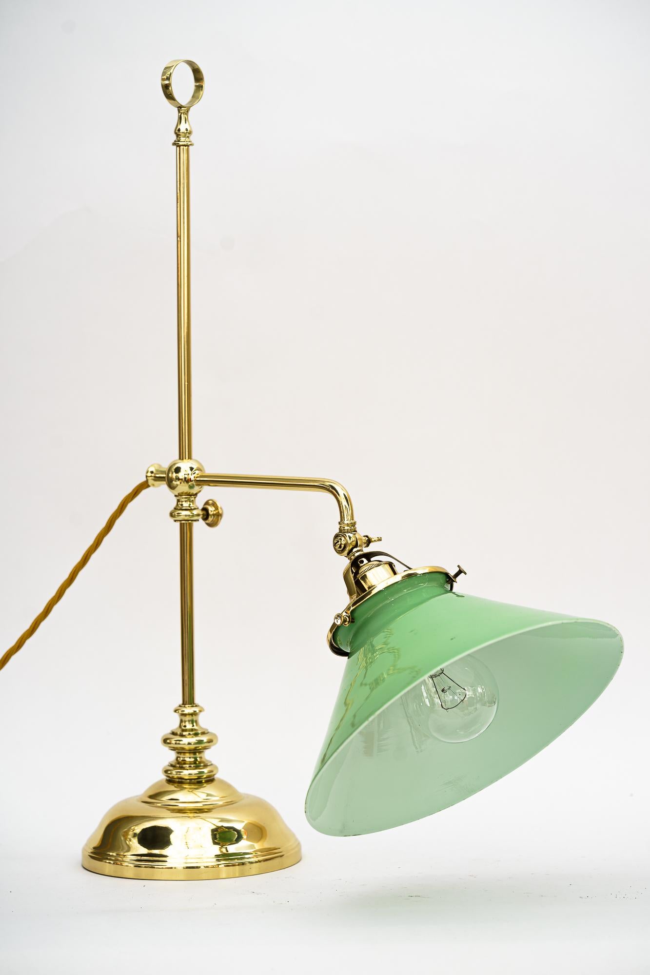 Schwenkbare Art-Déco-Tischlampe Vienna aus den 1920er Jahren im Zustand „Gut“ im Angebot in Wien, AT