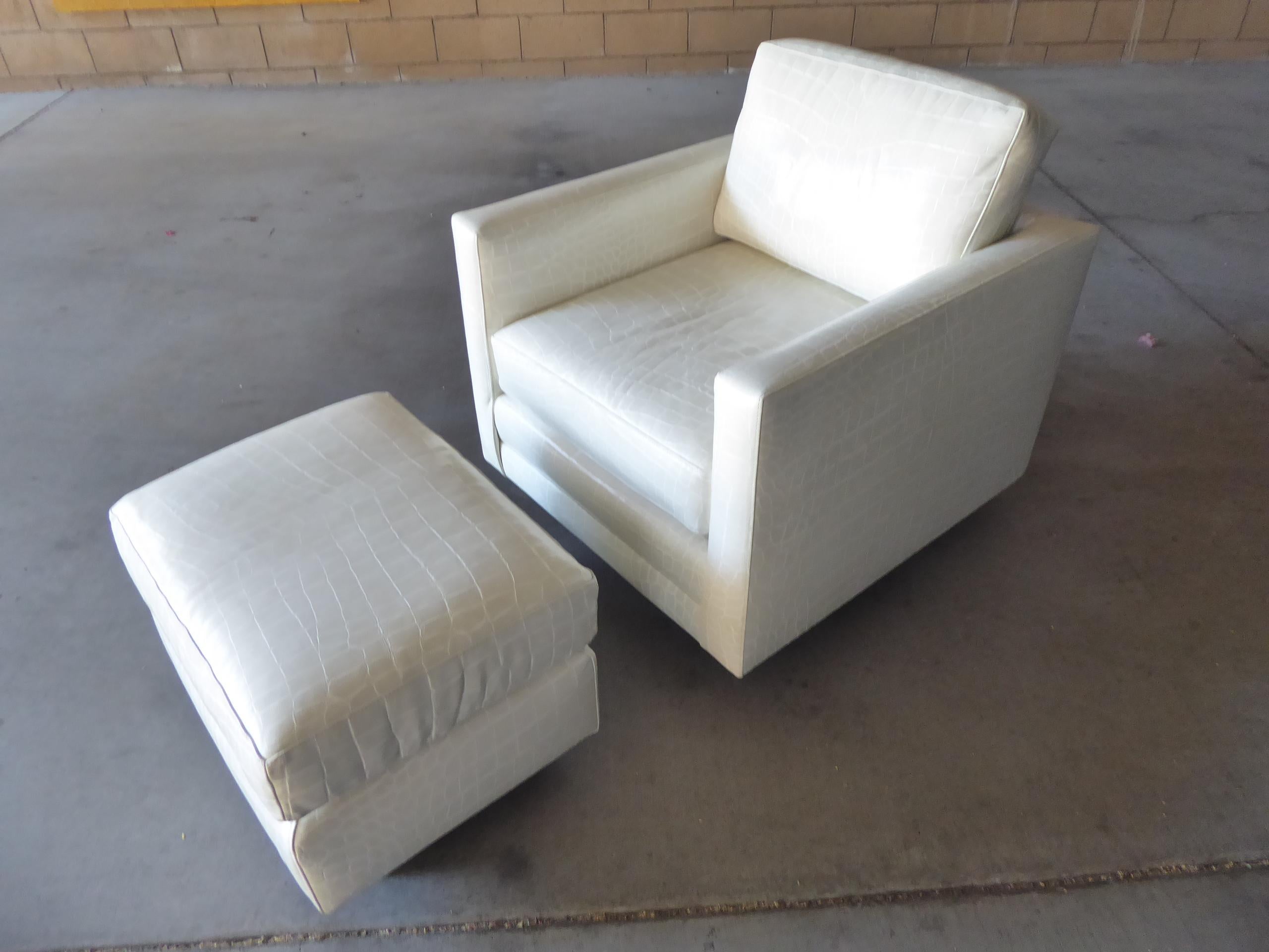 Swiveling Leather Club Chair and Ottoman in the Style of Milo Baughman In Good Condition In Palm Springs, CA